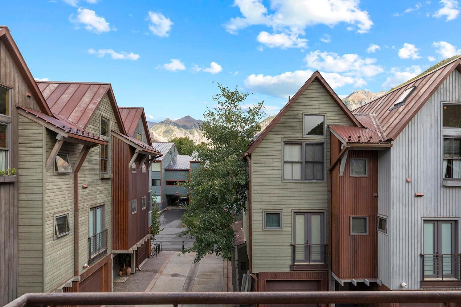 3br 3 1 2ba Center Of Everything New Listing On Our New