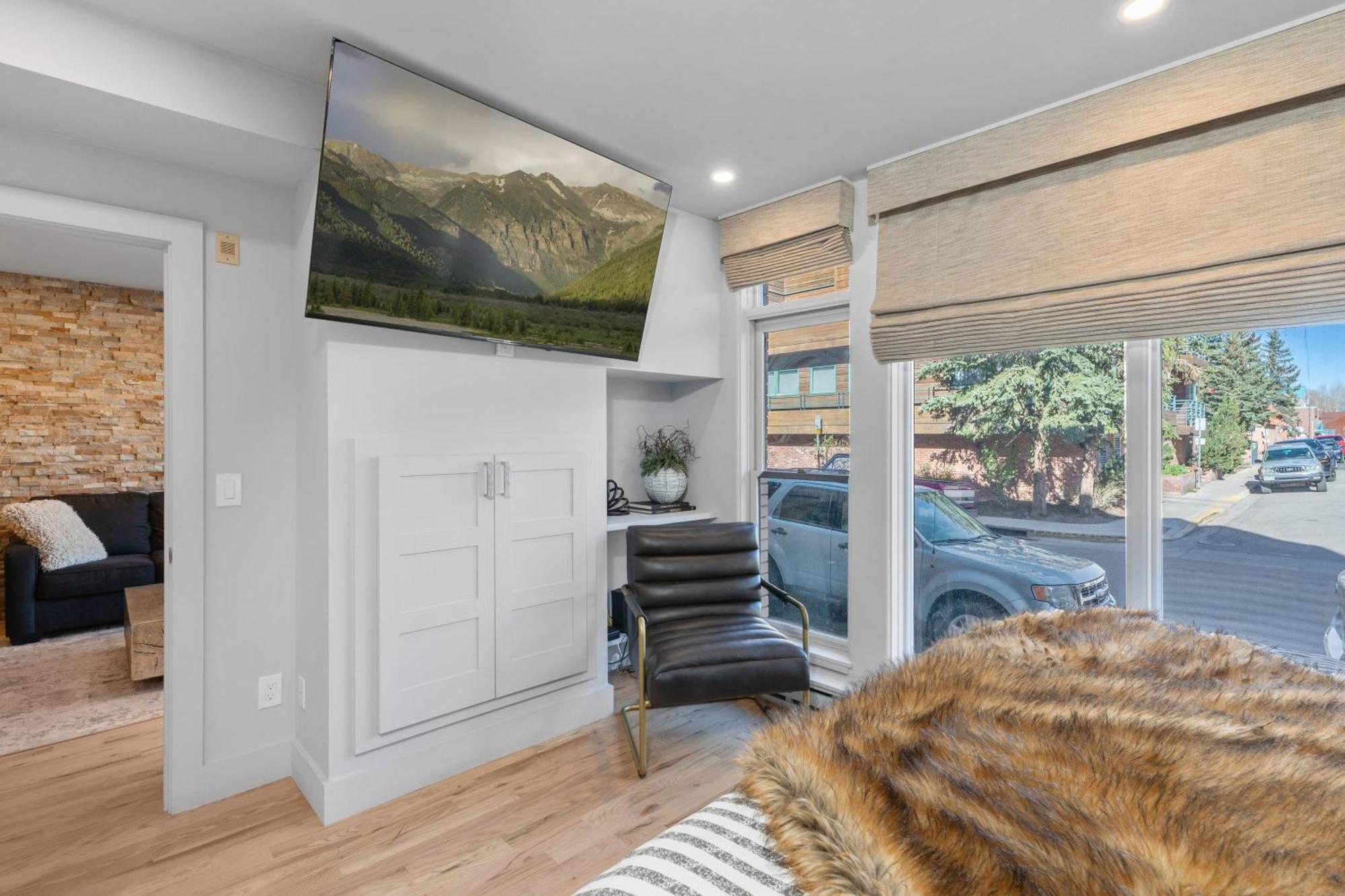 Luxurious1br In Town And Steps To The Gondola Holiday home *