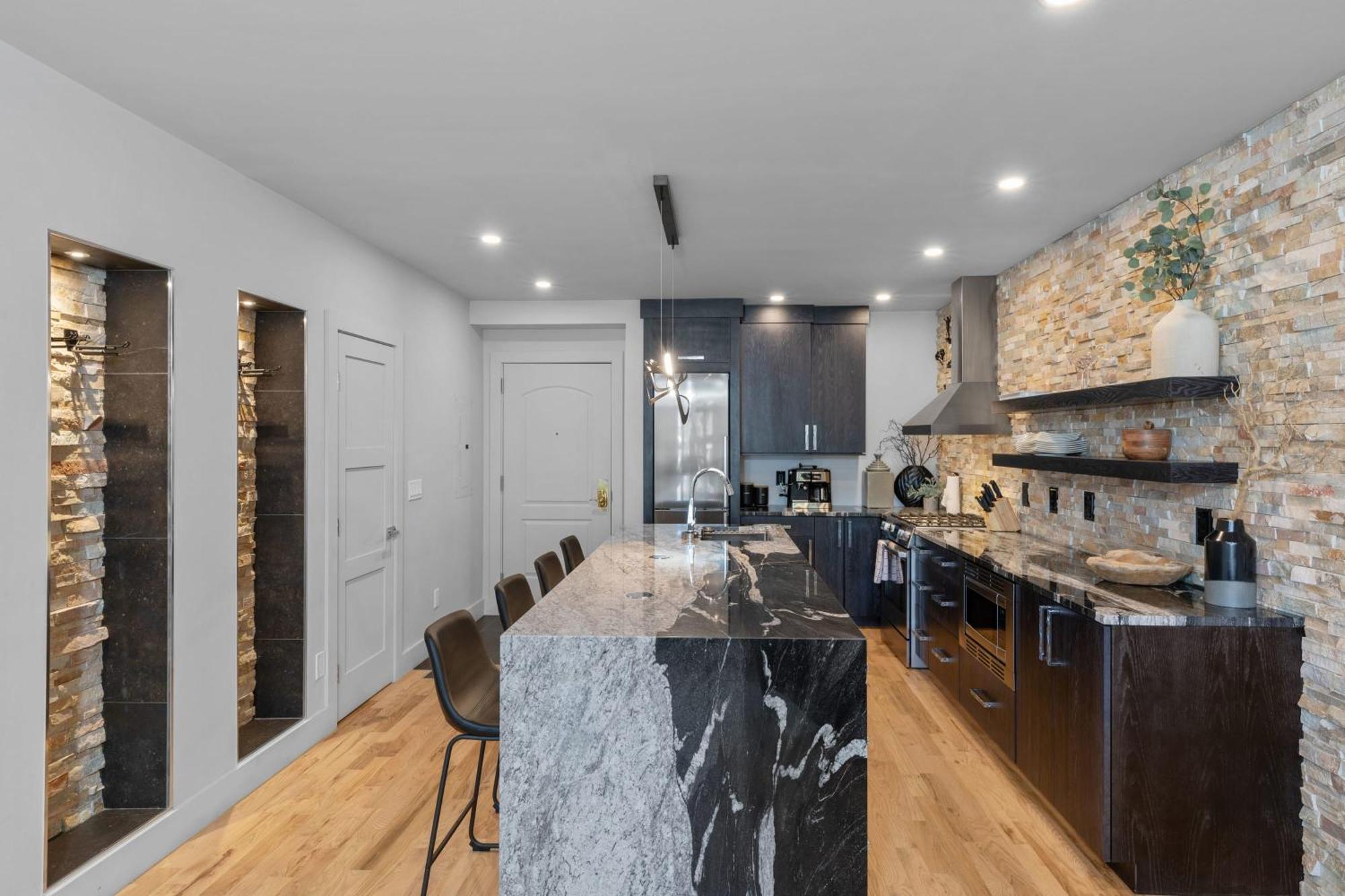 Luxurious1br In Town And Steps To The Gondola Holiday home