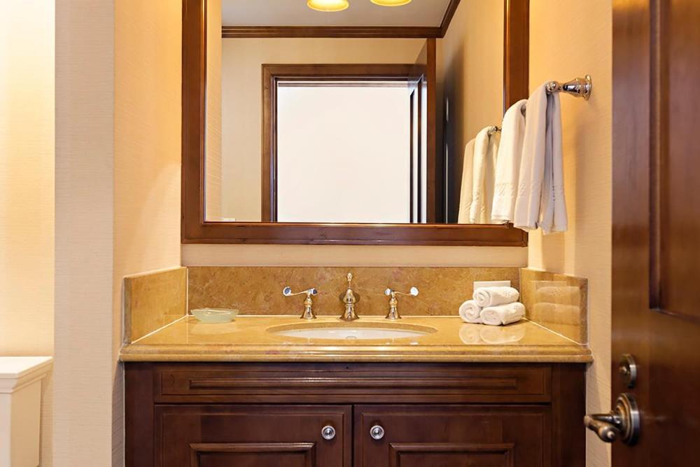 The Ritz-carlton Club, 3 Bedroom Penthouse 4302, Ski-in & Ski-out In Highlands Holiday home Aspen