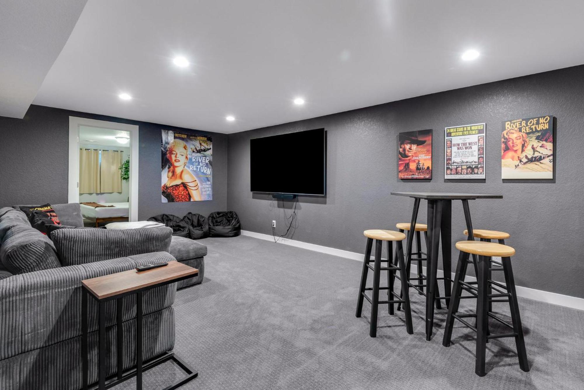 Holiday home Mid Summer Night's Dream W Hot Tub Theater Game