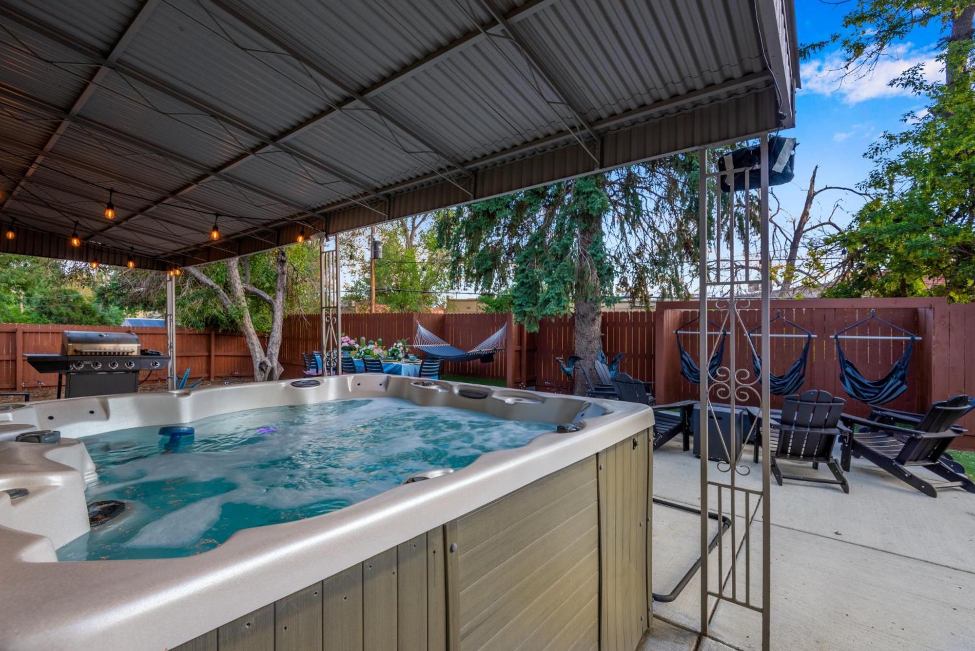 Holiday home Mid Summer Night's Dream W Hot Tub Theater Game *