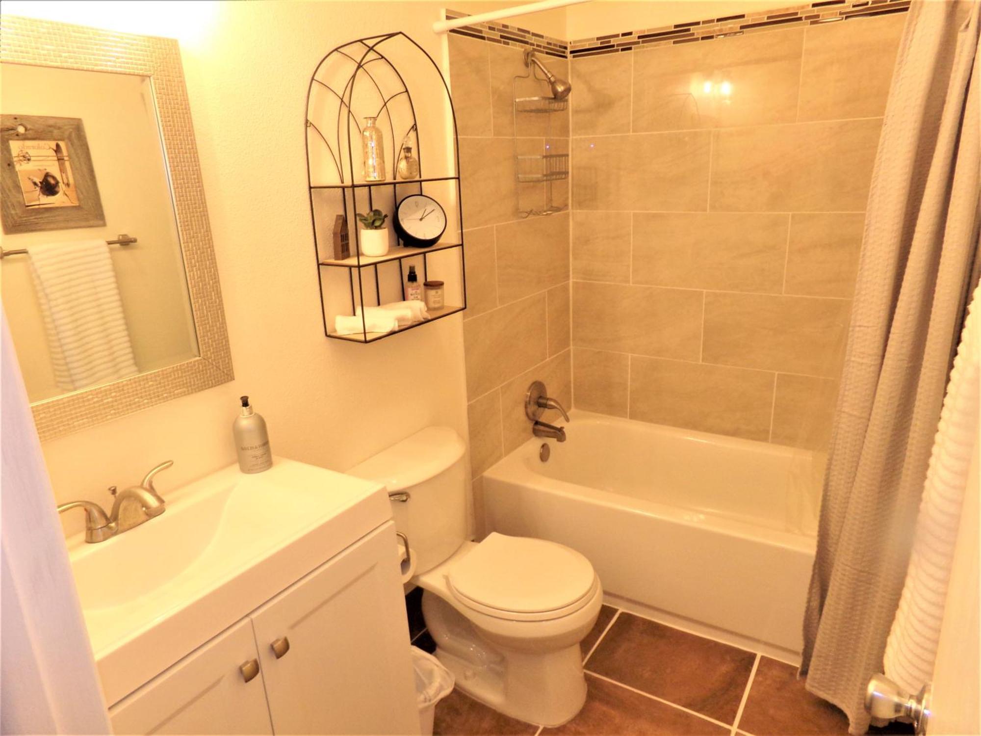 3 Bed 2 Bath Brcr Apartment *