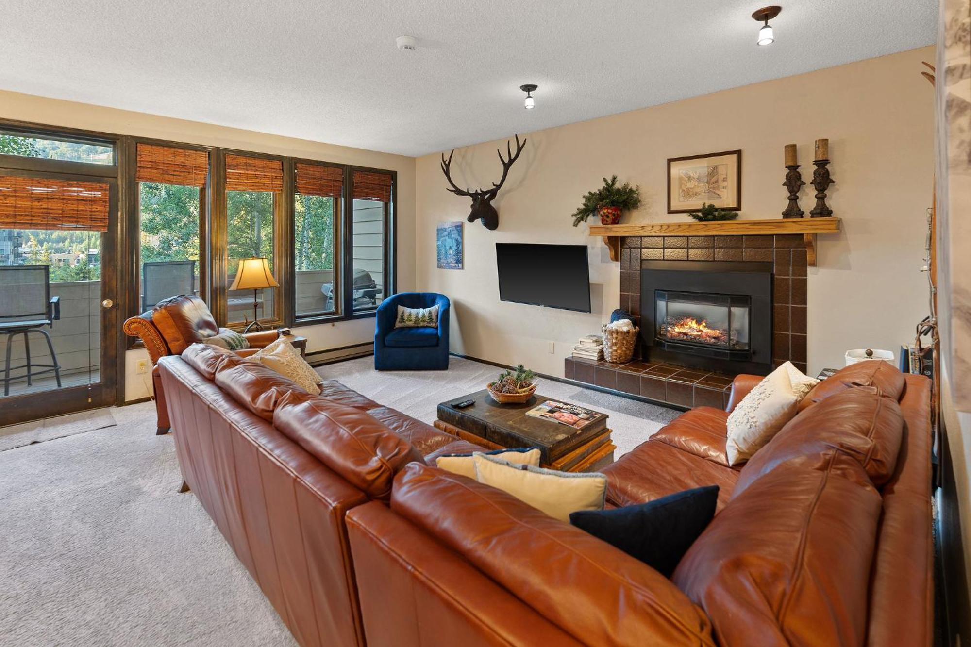 Apartment 635 N Frontage - Sun 23c