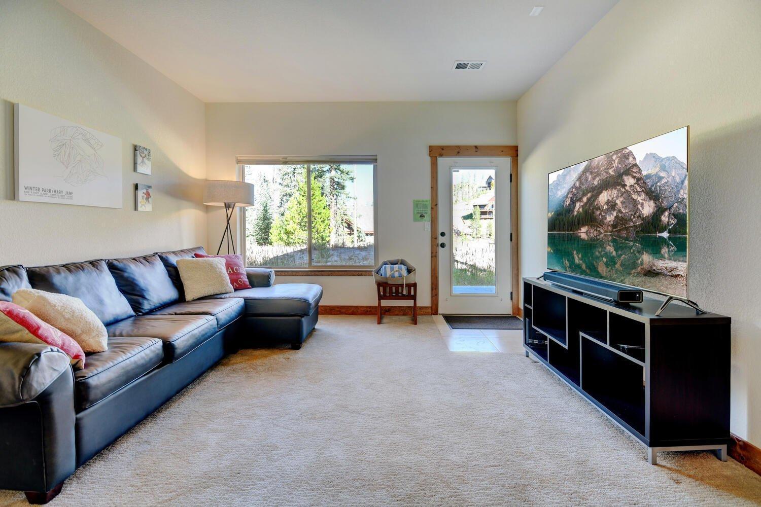 New Luxury Mountain 89 Hot Tub Great Views Price 500 Dollars Free Activities Daily Holiday home Fraser