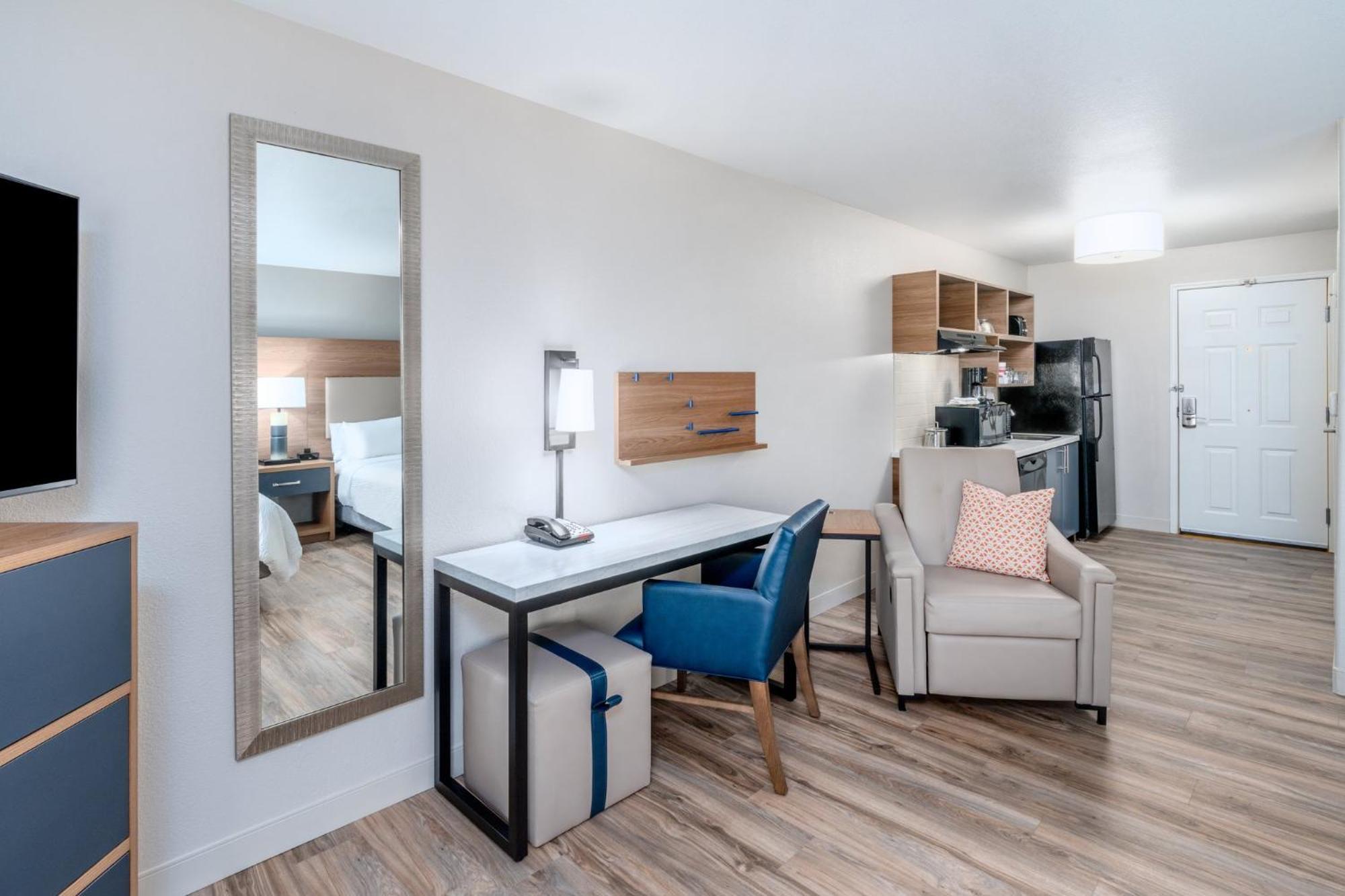 Candlewood Denver Northeast - By Ihg Hotel