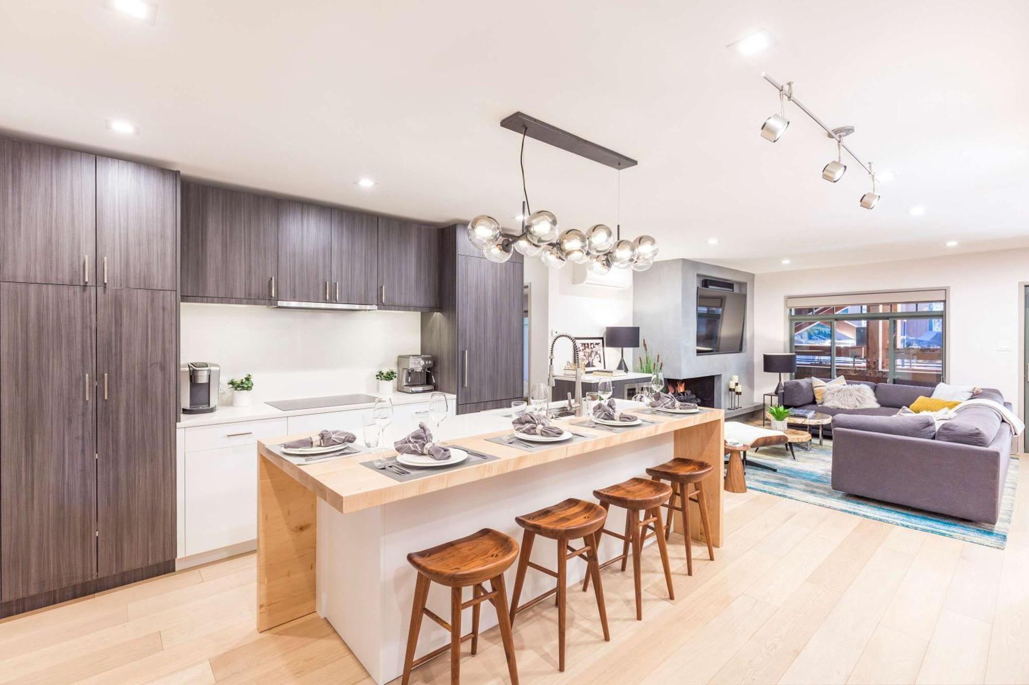 New 2 Bedroom 2 And A Half Bath - Luxurious Mountain Modern! *