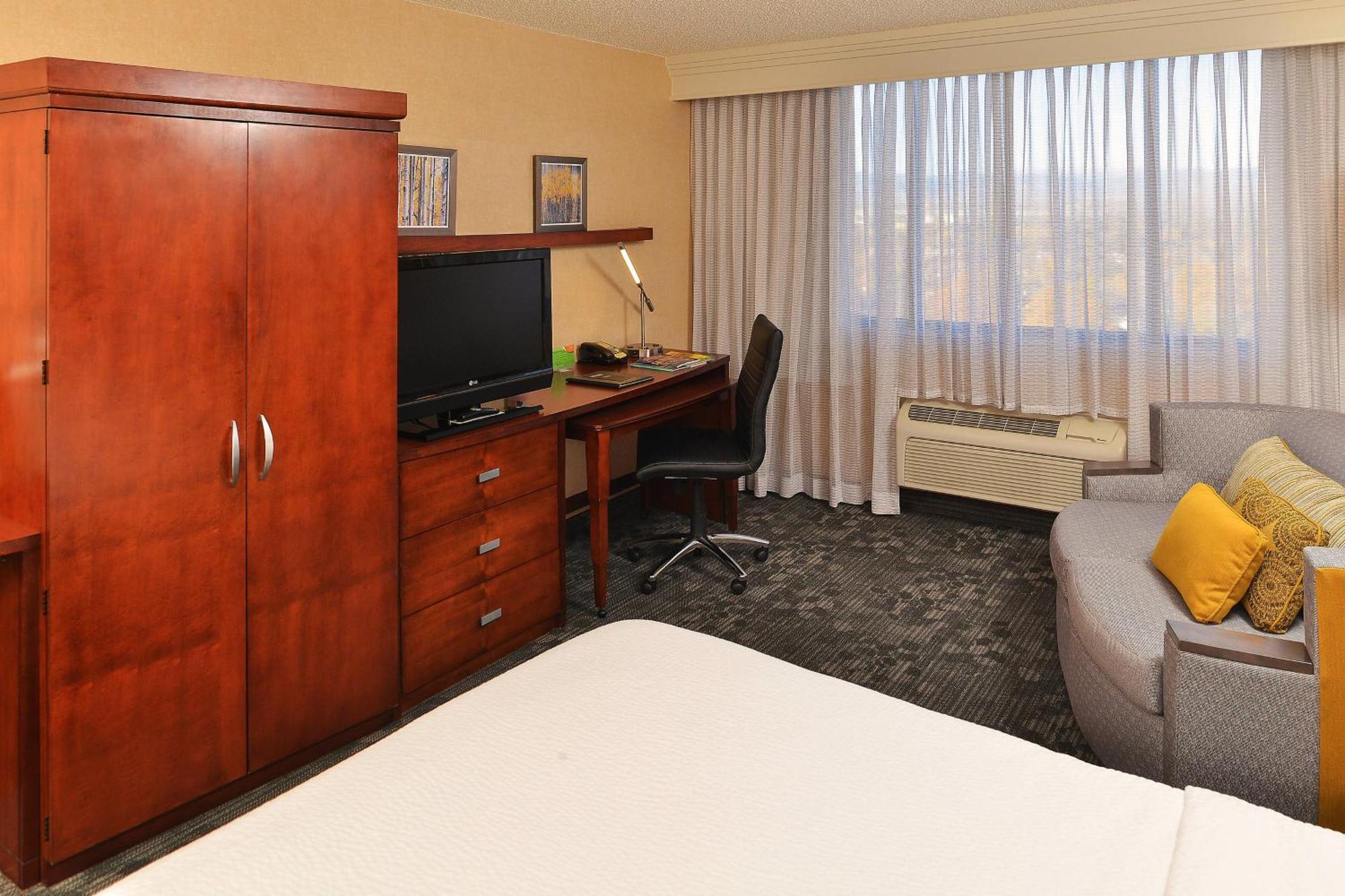 Courtyard By Marriott Cherry Creek Hotel DEN