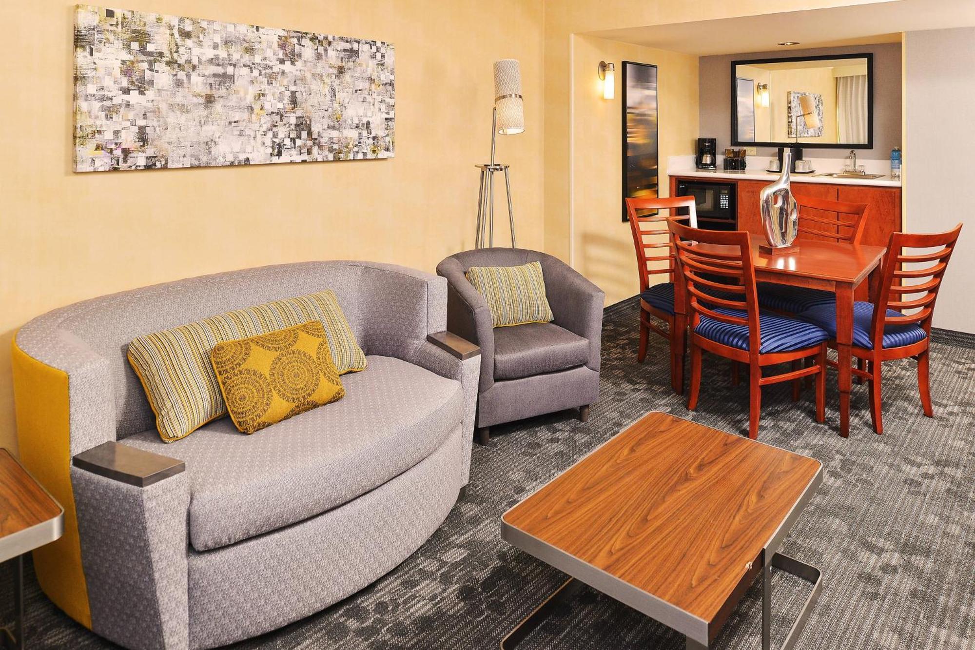 Courtyard By Marriott Cherry Creek DEN