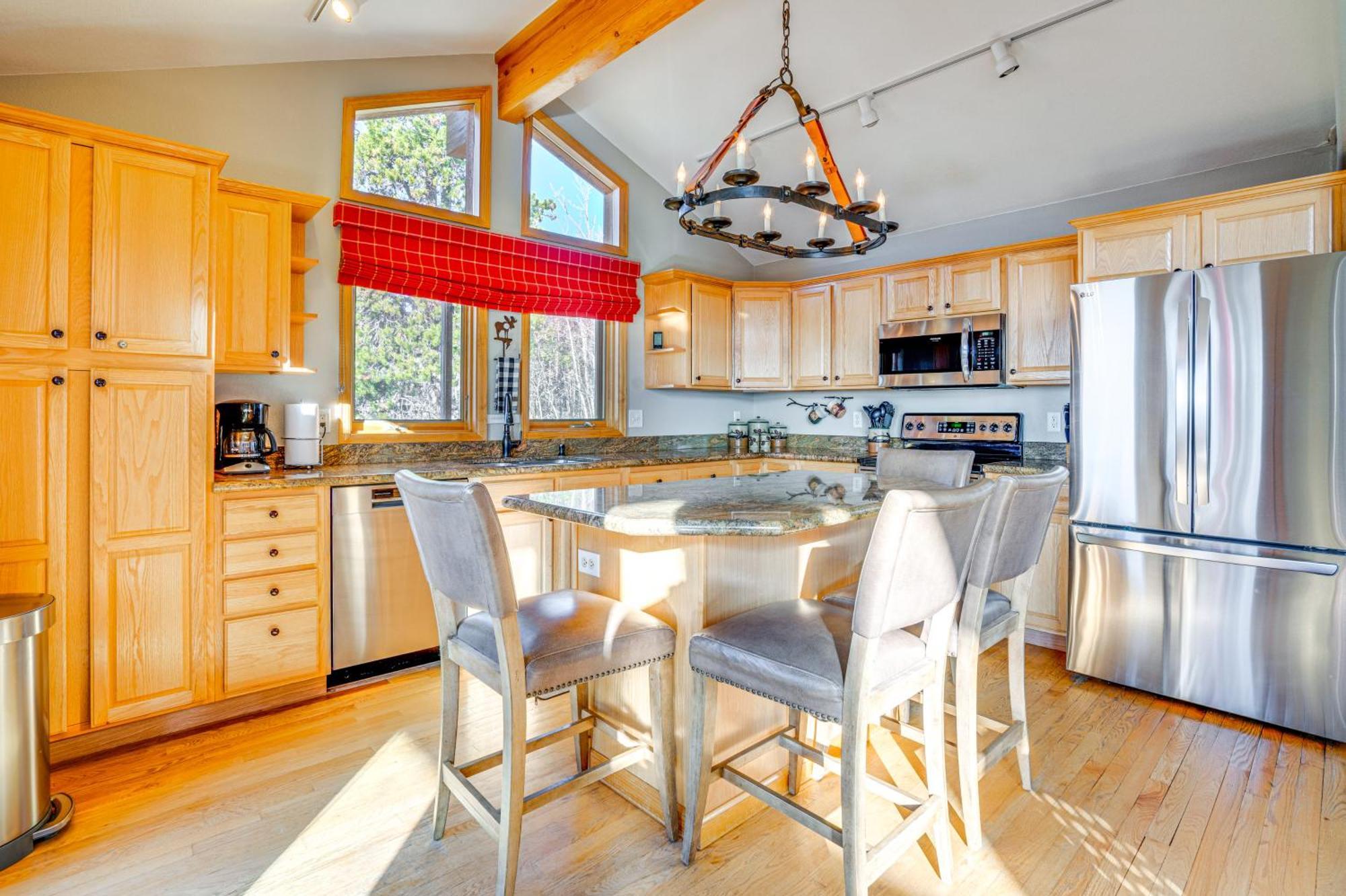 Holiday home Luxe Mtn View, Deck And Grill