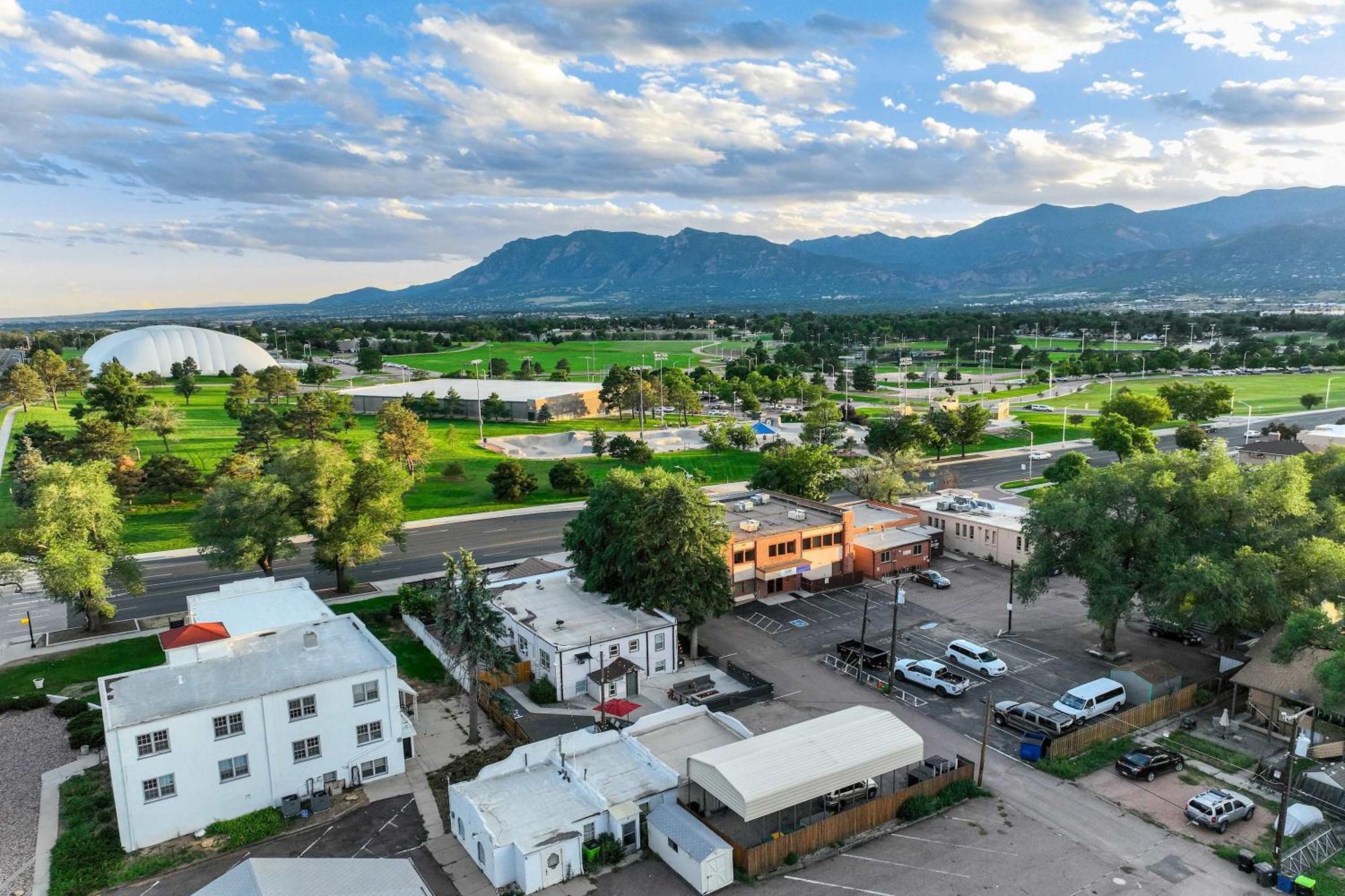 Pikes Estate 5 Apts Fire Pit Big Groups 20+ Colorado Springs