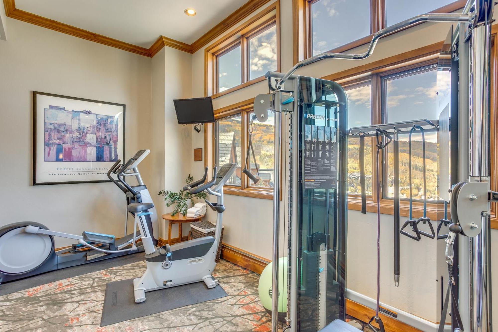 Luxury True Ski-inandski-out Apartment! *