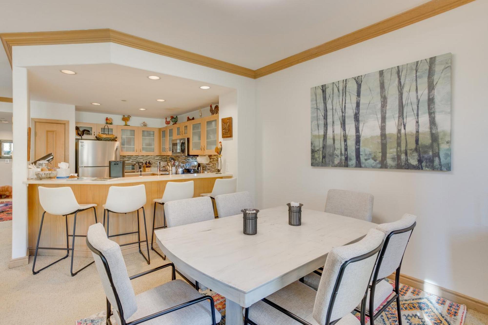 Luxury True Ski-inandski-out Apartment! *