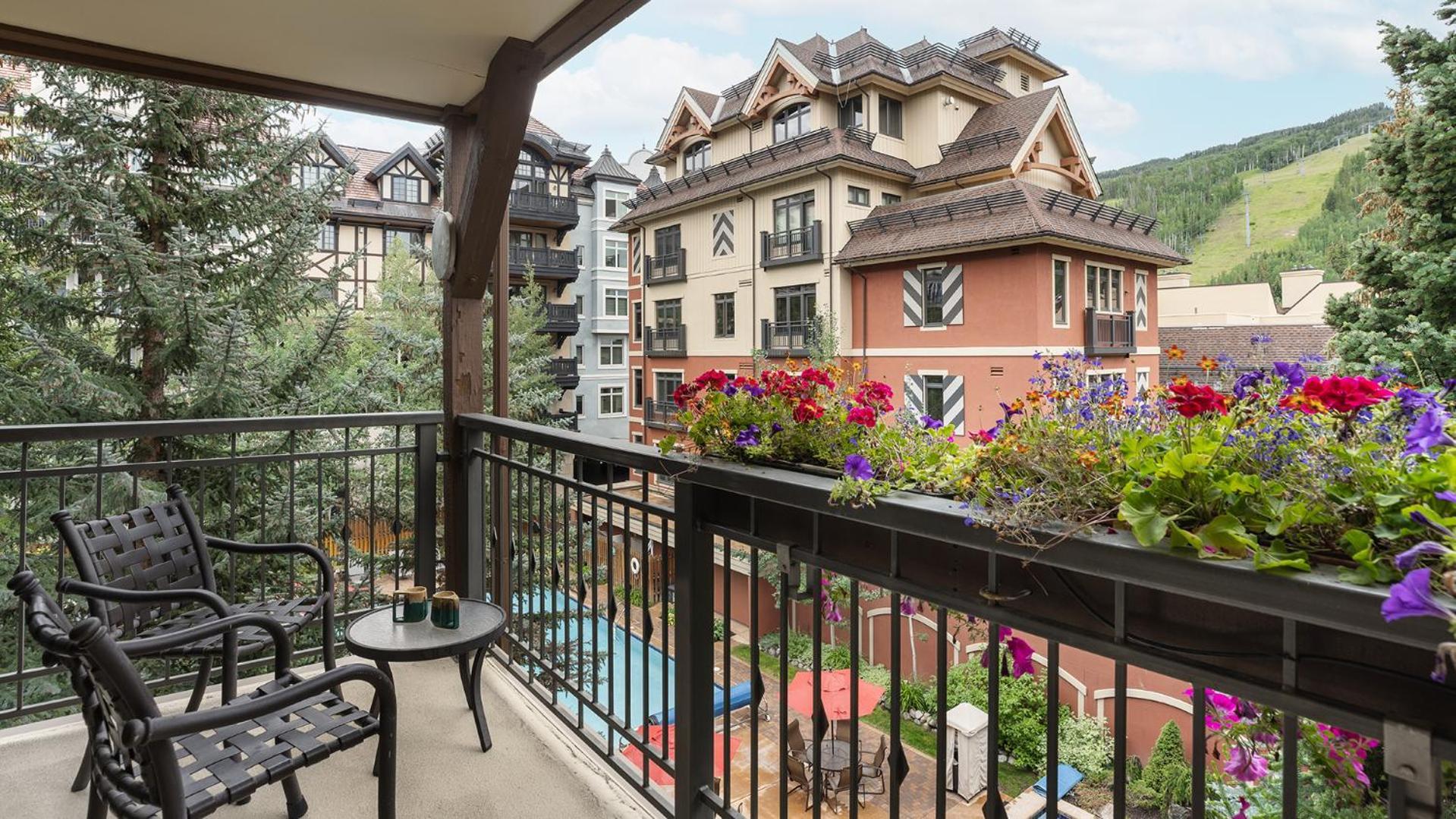 Montaneros In Hotel Vail