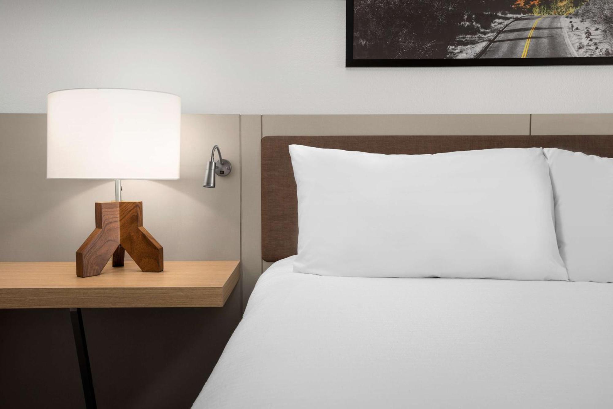 Hilton Garden North 3*