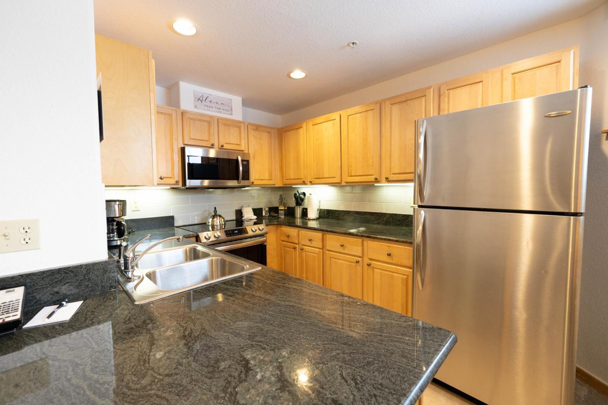& Summer 1br 2beds With Parking & Amenities