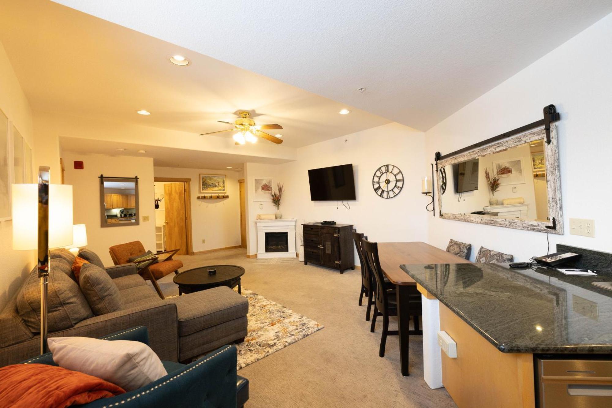 & Summer 1br 2beds With Parking & Amenities
