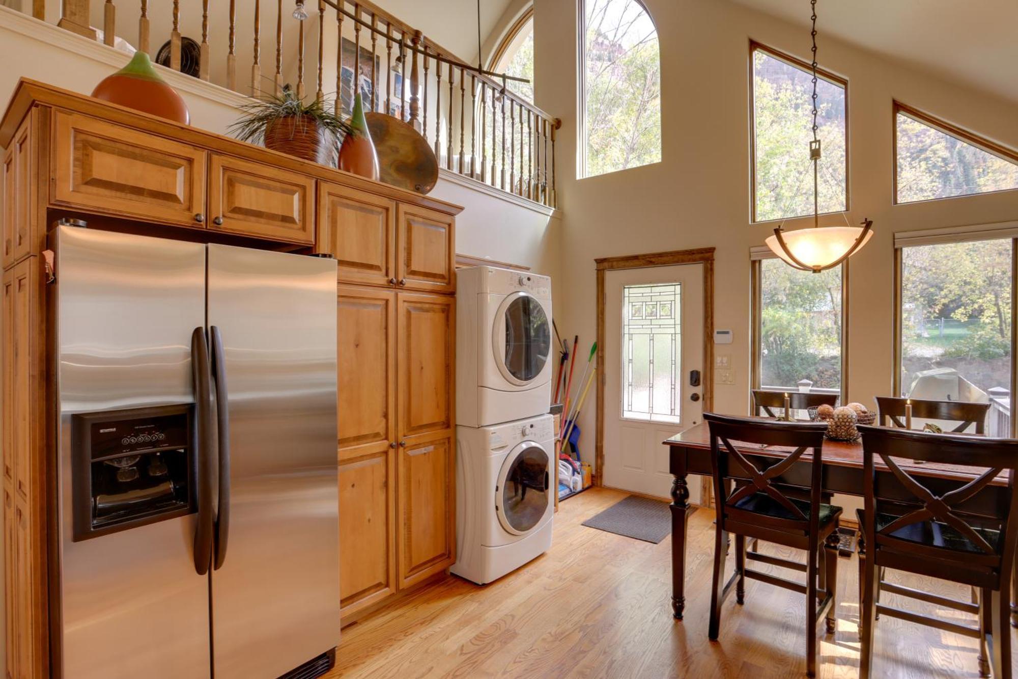 On Main Street Getaway With Mountain Views! Holiday home Ouray
