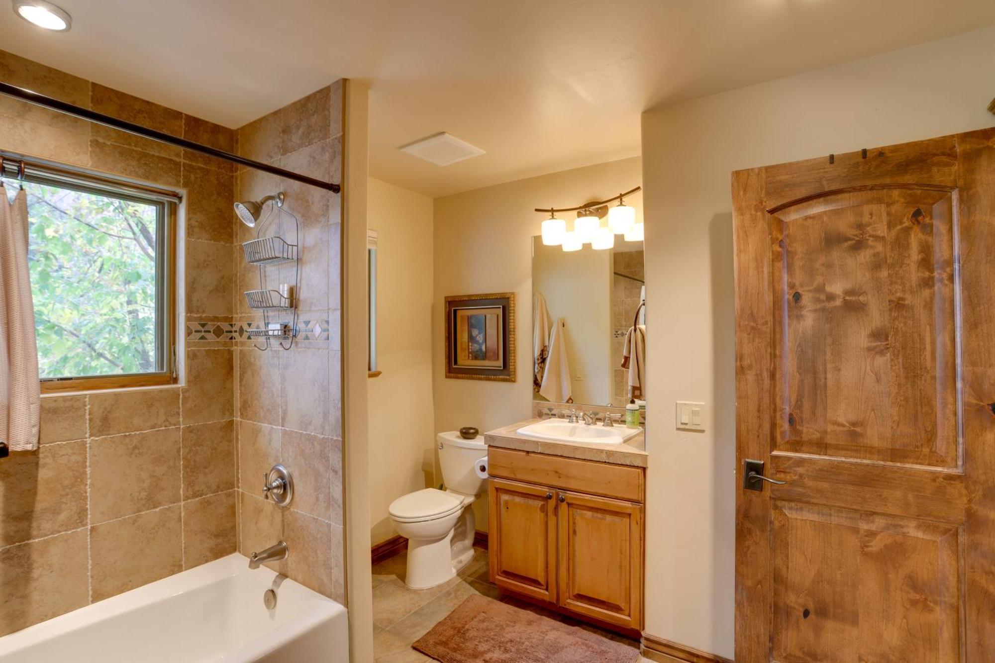 On Main Street Getaway With Mountain Views! *