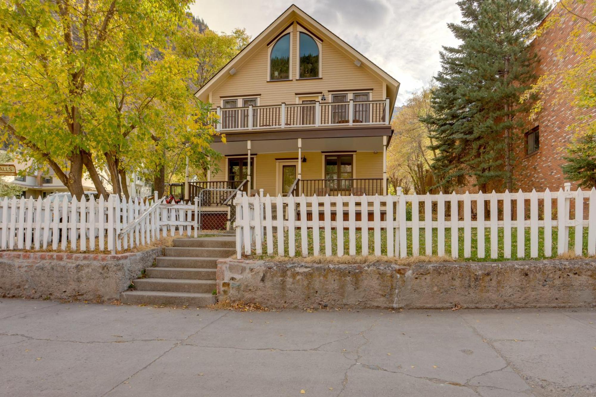 On Main Street Getaway With Mountain Views! Holiday home Ouray