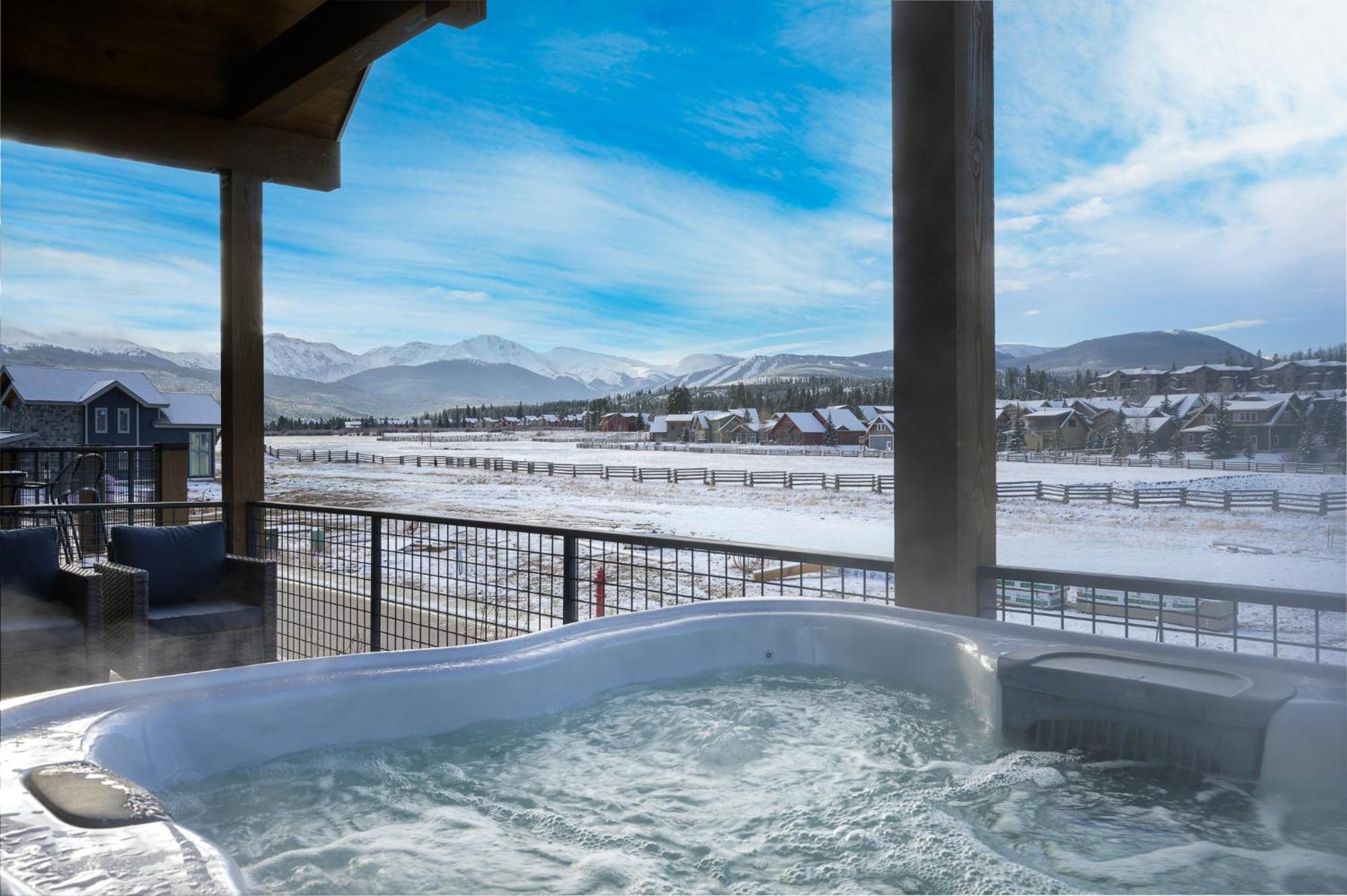 New Luxury 80 Hot Tub Views Price 500 In Free Activities Daily Holiday home Fraser