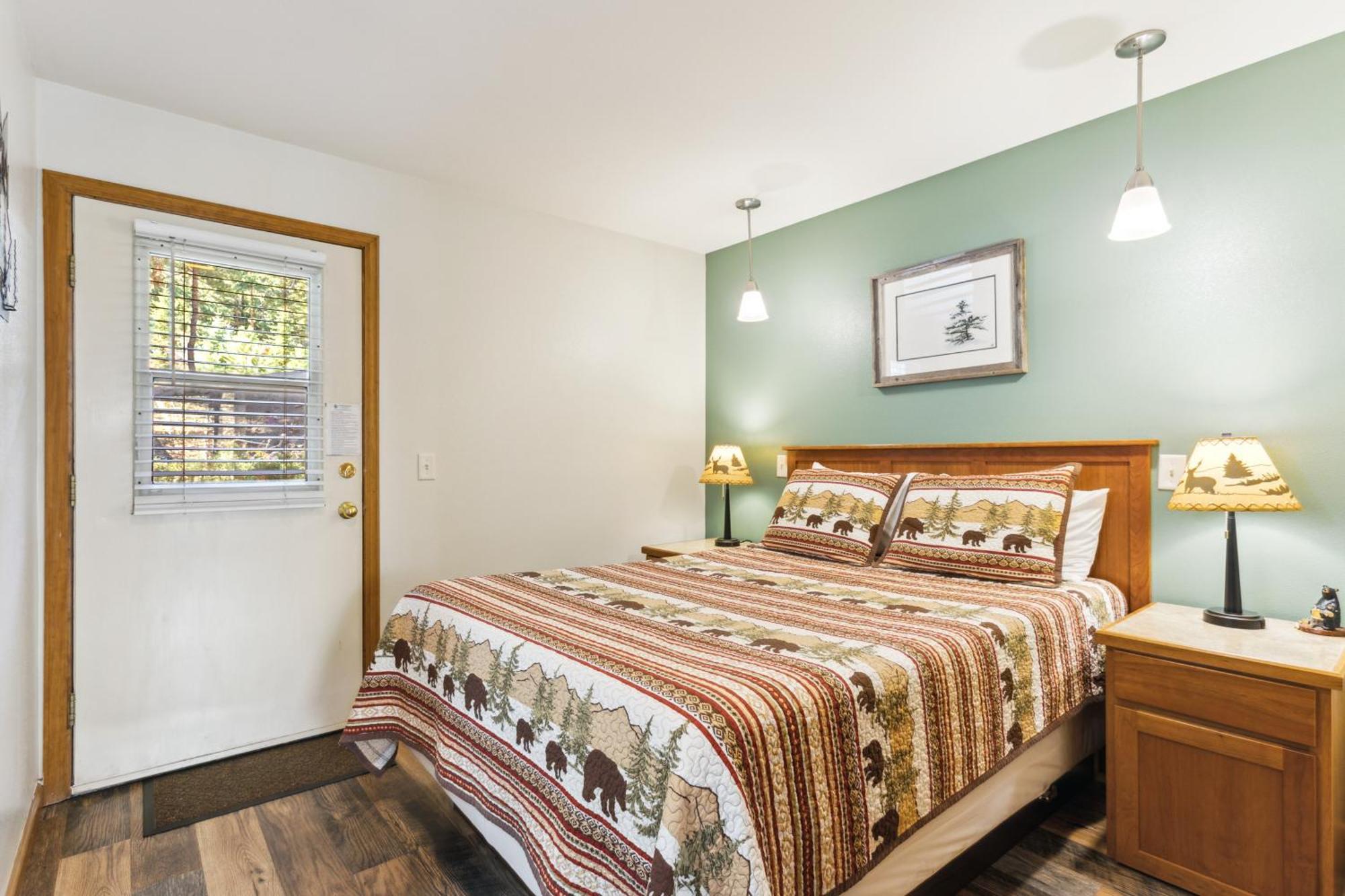 Ponderosa Hotel 2*
