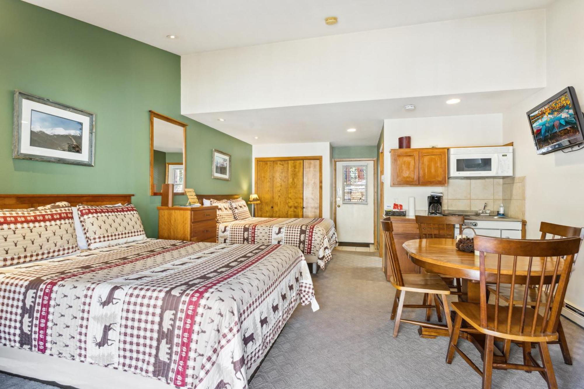 Hotel Ponderosa 2*