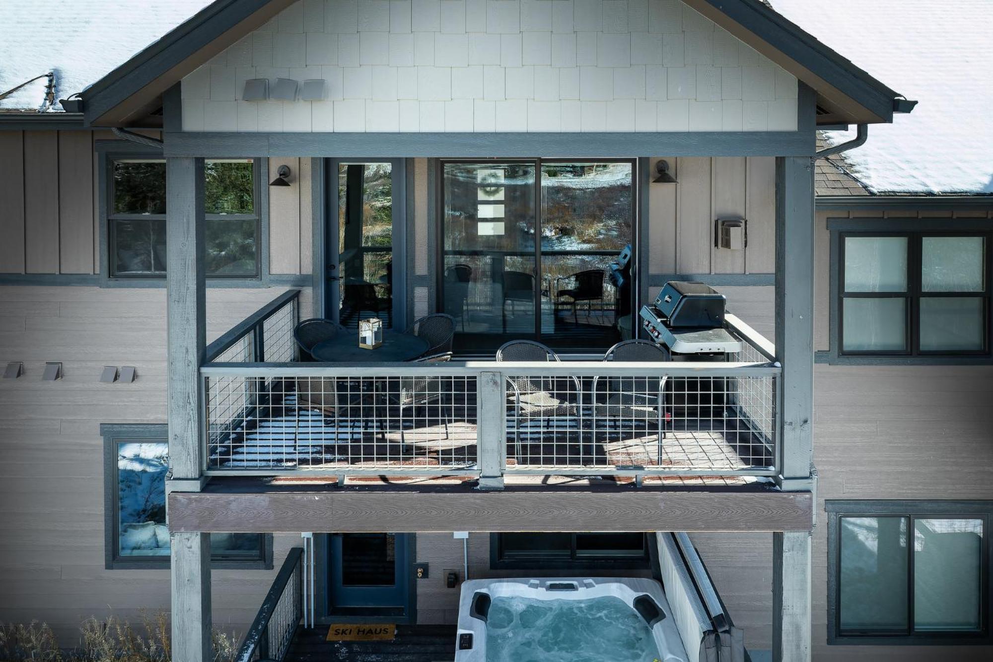 Casa de férias New Luxury River Run 95 Great Views Hot Tub Price 500 Dollars In Free Activities Daily Fraser