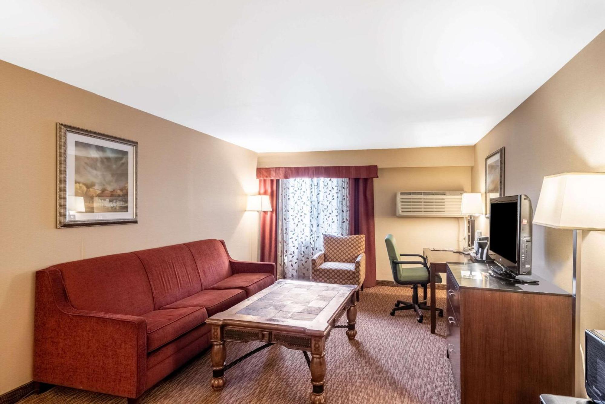 The Grand Hotel, Ascend Collection Hotel 3*