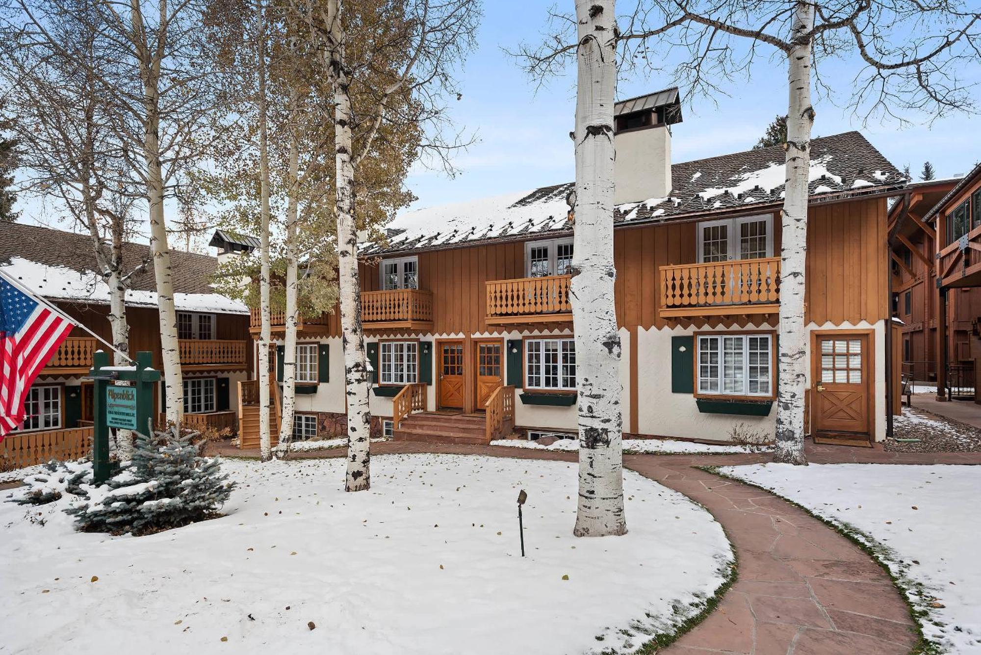 Ac, Updated 4 Bedroom 4-5 Ba Townhouse, Pool *
