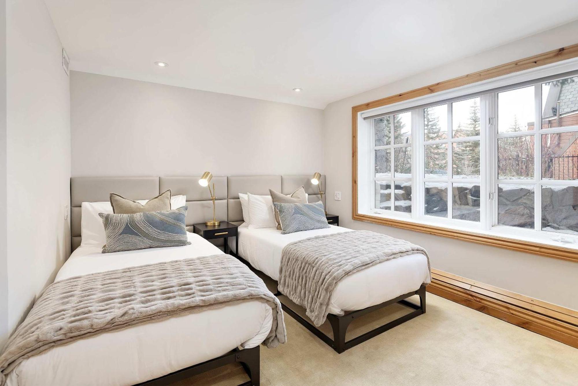 Ac, Updated 4 Bedroom 4-5 Ba Townhouse, Pool Aspen