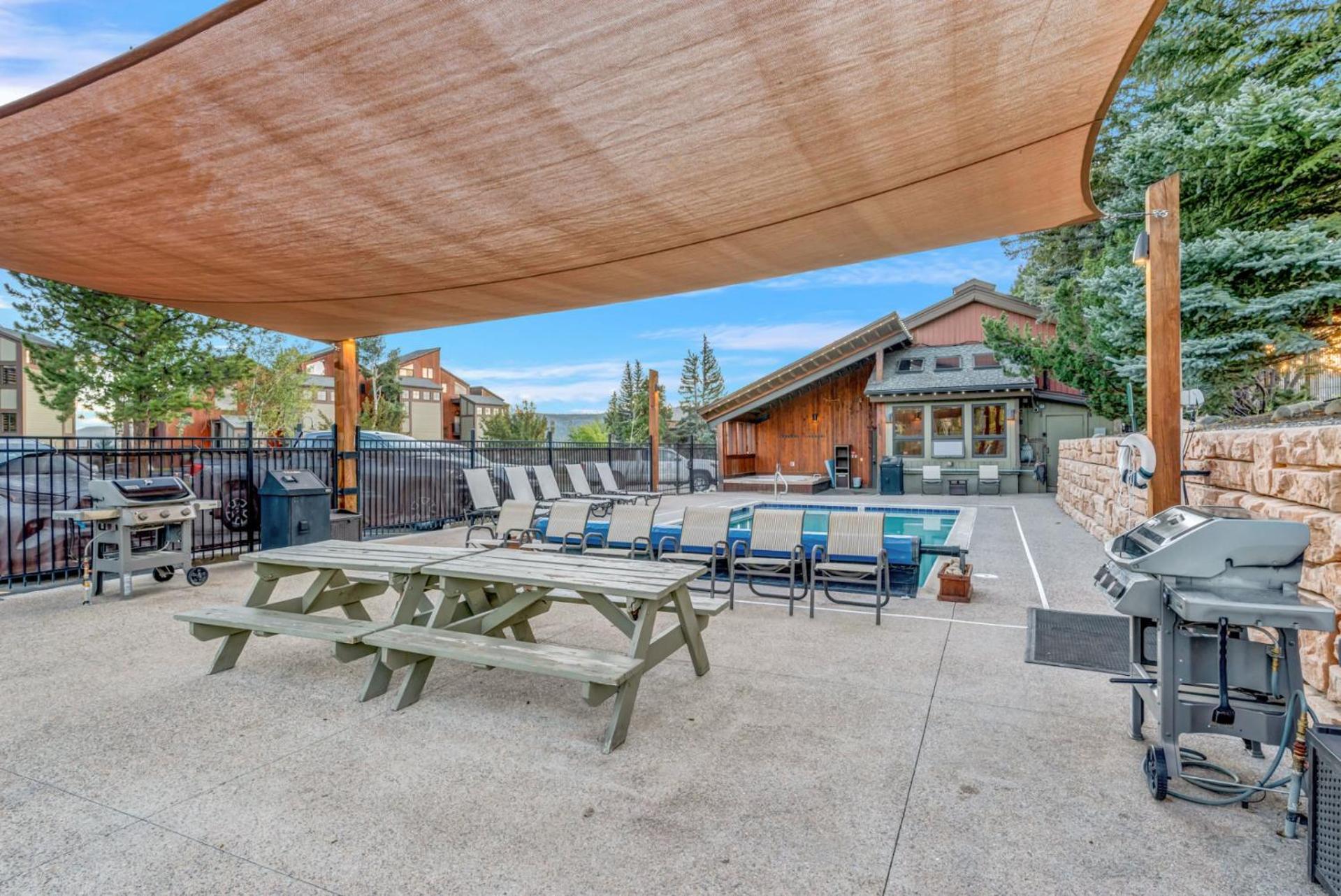 The West 3324 Updated 2 Bedroom Loft With Easy Walk To Gondolas, Views, Amenities * Steamboat Springs