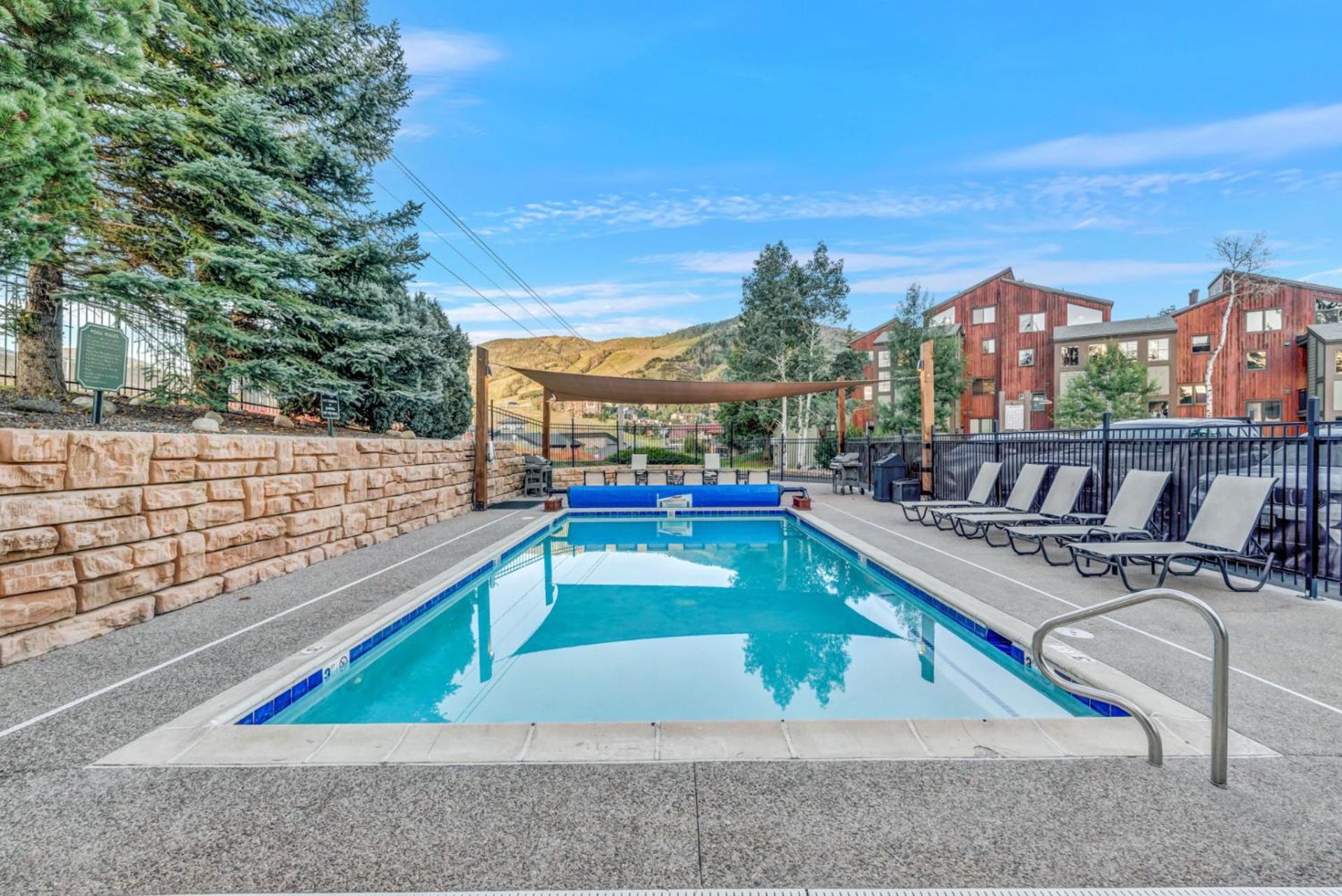 The West 3324 Updated 2 Bedroom Loft With Easy Walk To Gondolas, Views, Amenities *