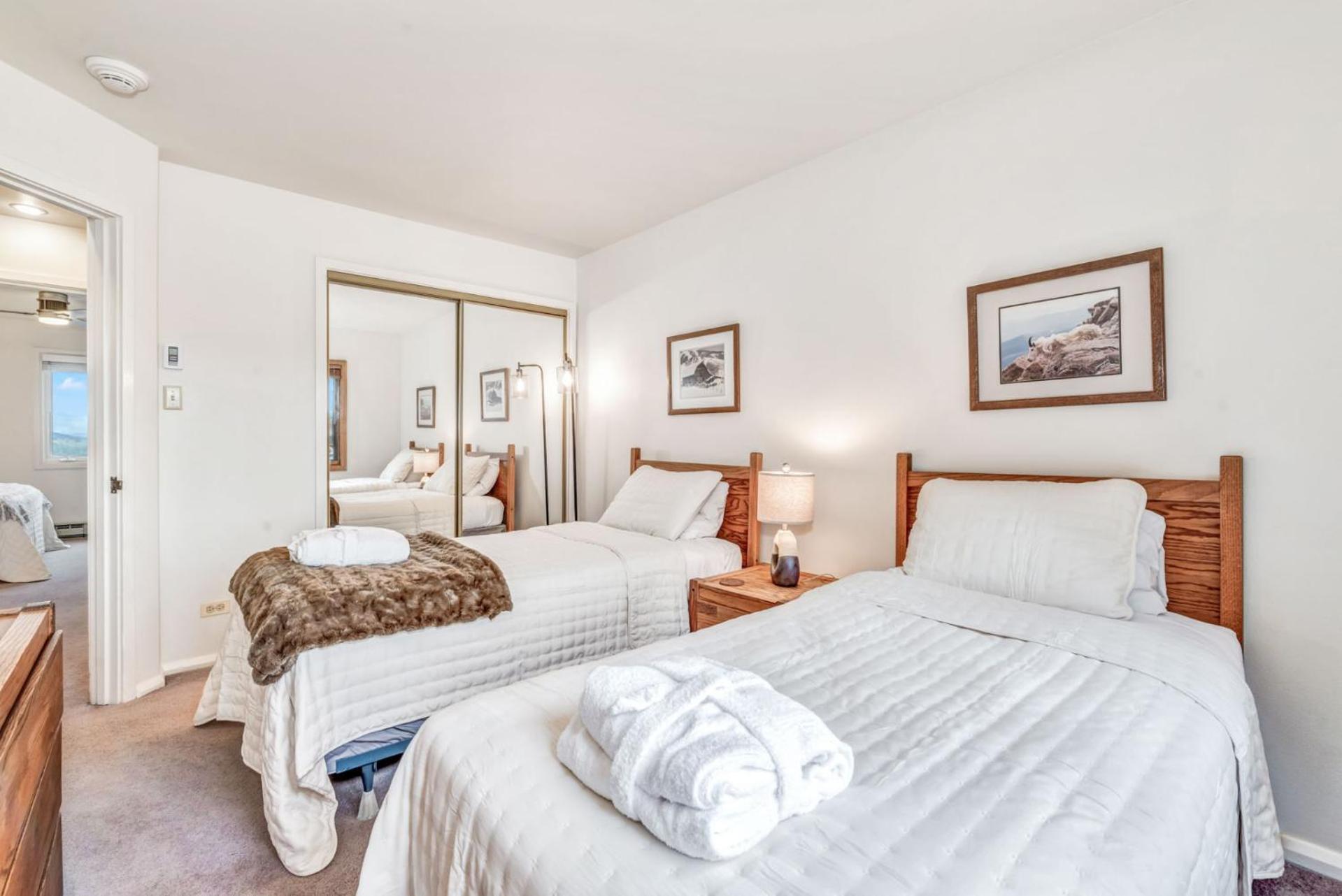 The West 3324 Updated 2 Bedroom Loft With Easy Walk To Gondolas, Views, Amenities Holiday home Steamboat Springs