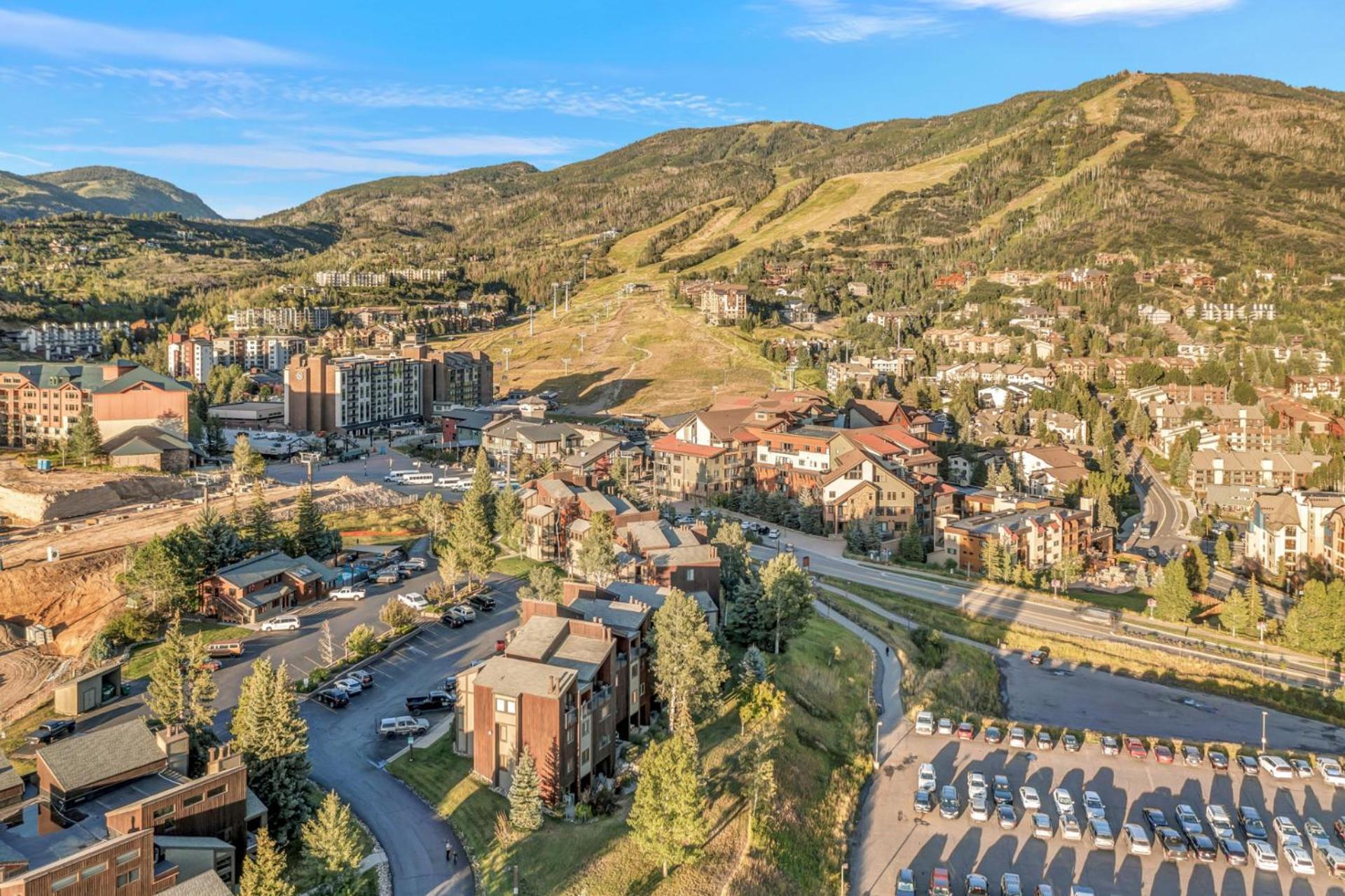 The West 3324 Updated 2 Bedroom Loft With Easy Walk To Gondolas, Views, Amenities *