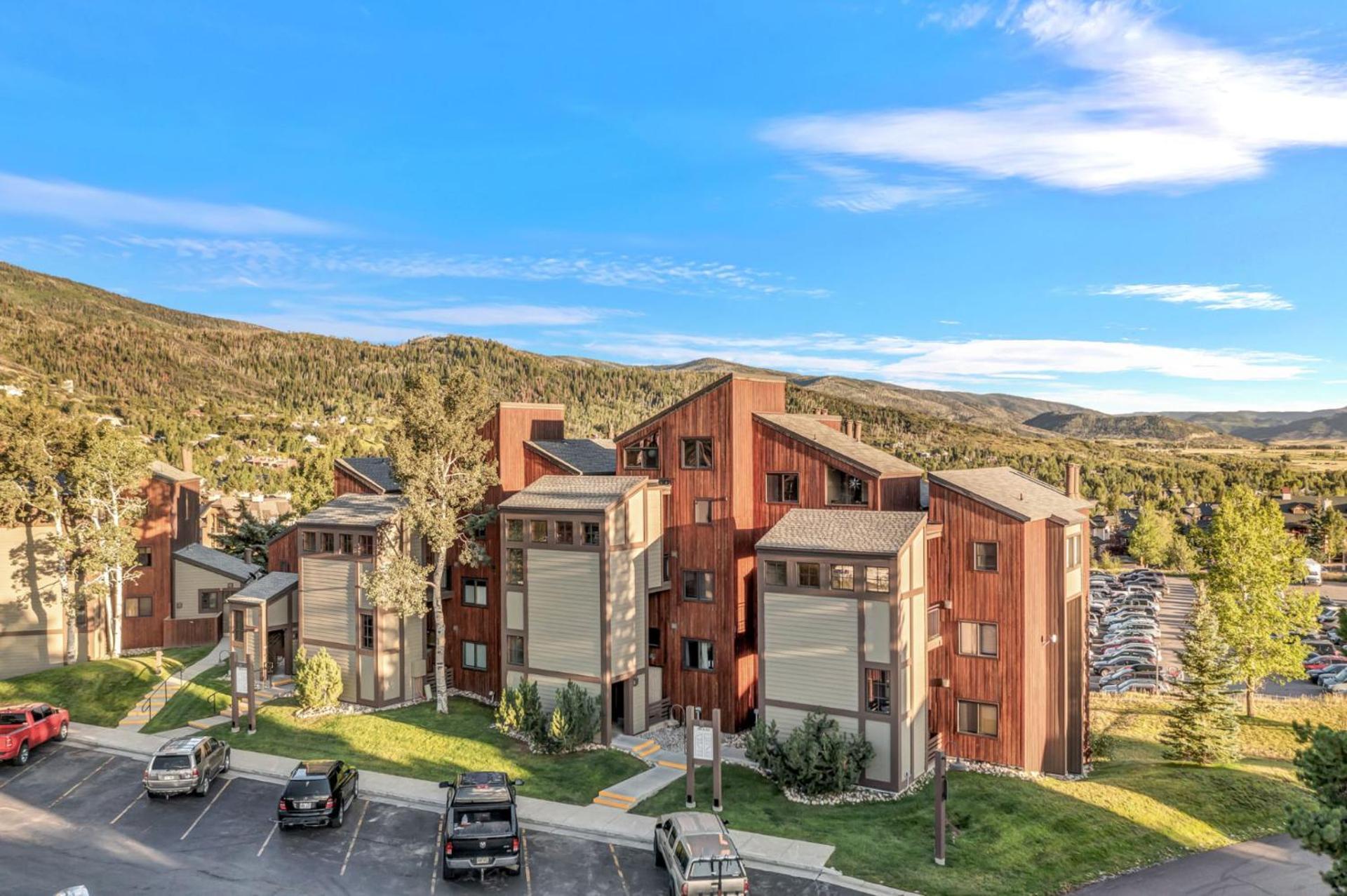 The West 3324 Updated 2 Bedroom Loft With Easy Walk To Gondolas, Views, Amenities * Steamboat Springs