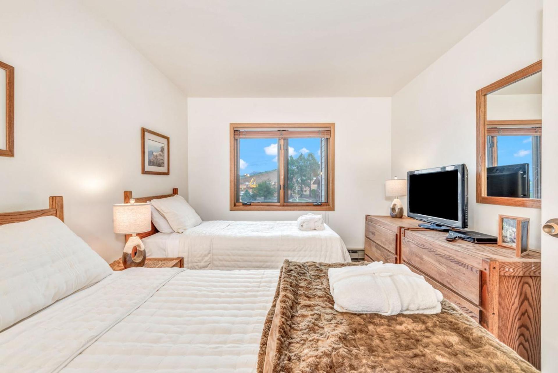 The West 3324 Updated 2 Bedroom Loft With Easy Walk To Gondolas, Views, Amenities