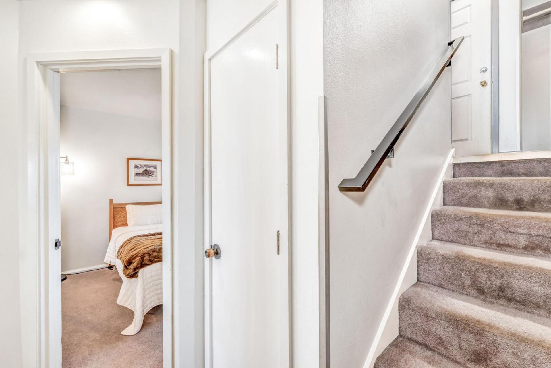The West 3324 Updated 2 Bedroom Loft With Easy Walk To Gondolas, Views, Amenities * Steamboat Springs