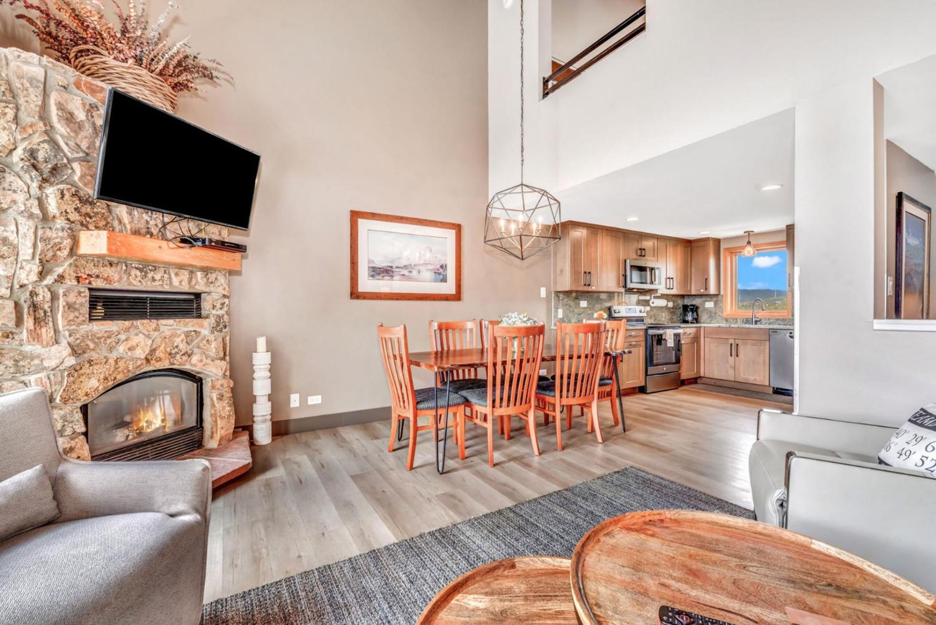 The West 3324 Updated 2 Bedroom Loft With Easy Walk To Gondolas, Views, Amenities *