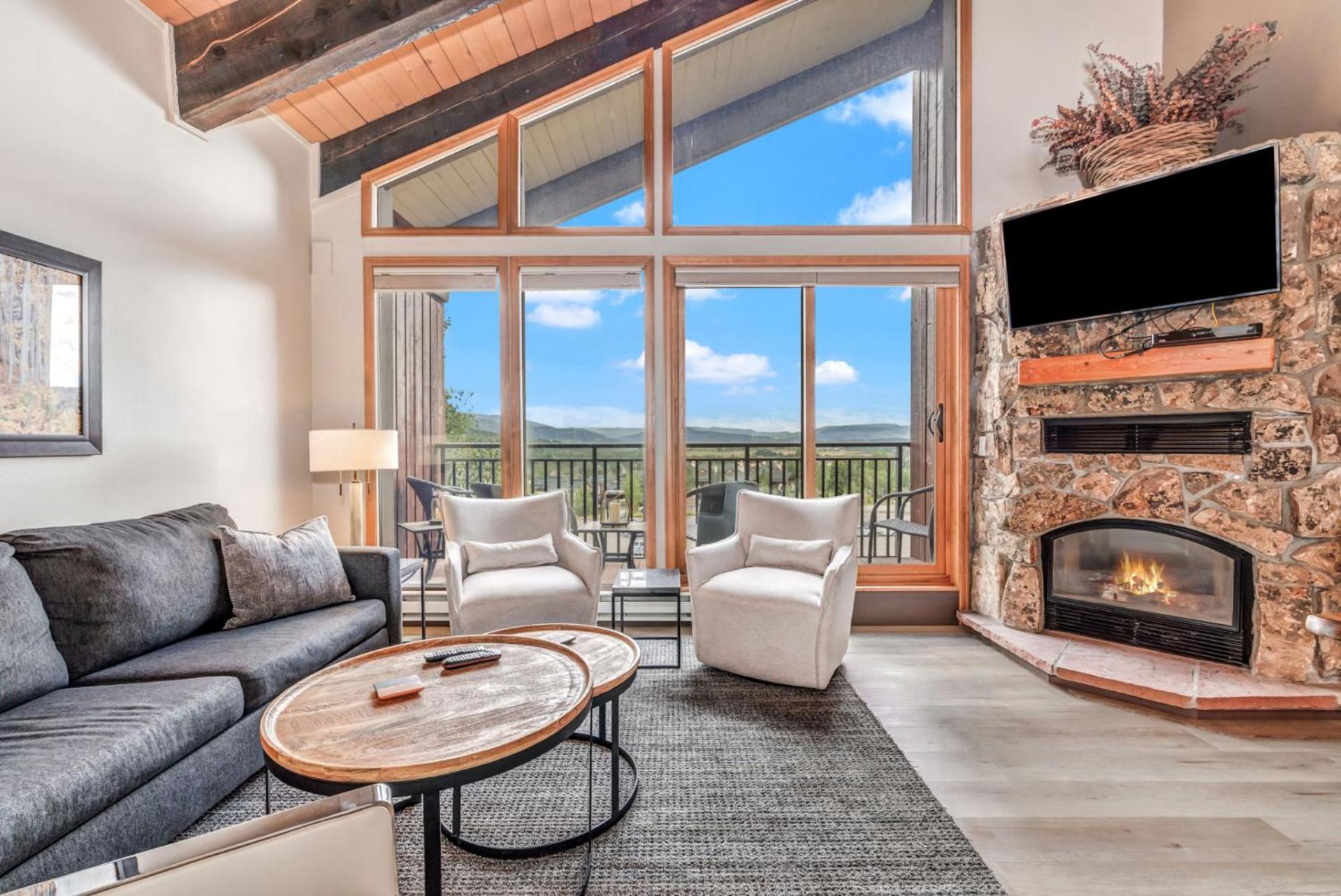 The West 3324 Updated 2 Bedroom Loft With Easy Walk To Gondolas, Views, Amenities Steamboat Springs