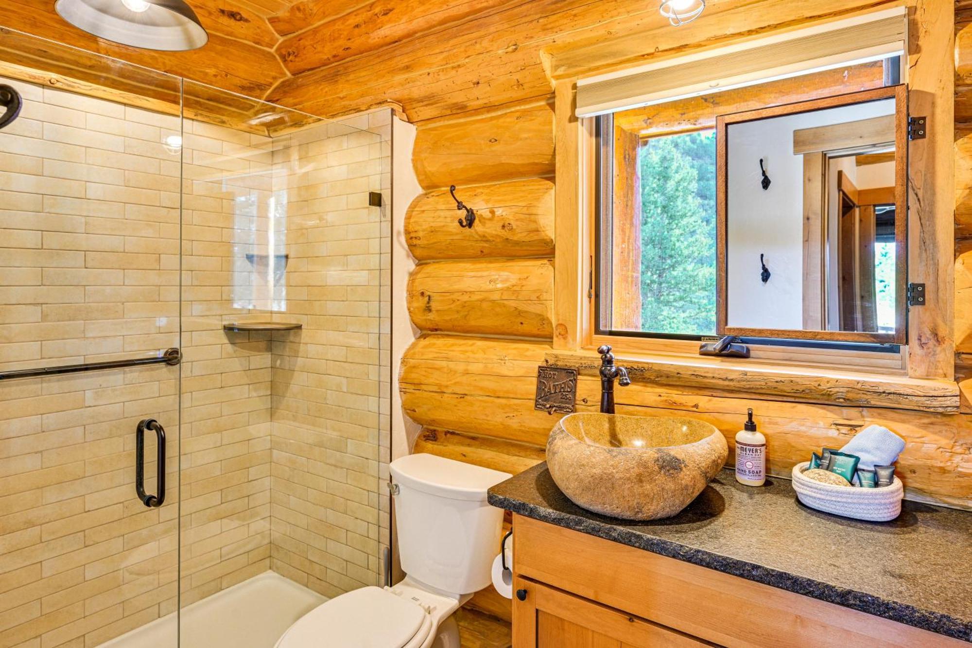 Holiday home Riverfront Retreat With Hot Tub Fish And Hike! Buena Vista