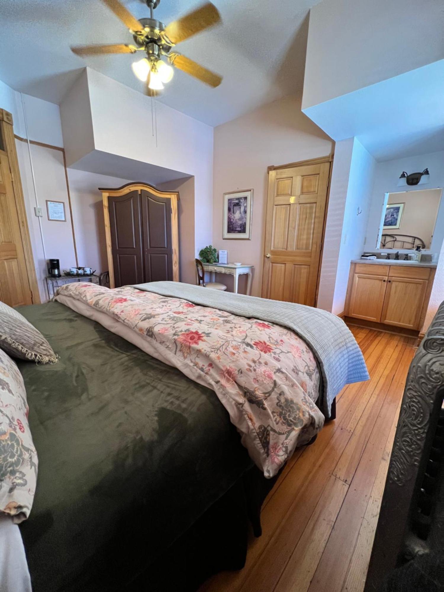 Inn St Nicholas Cripple Creek
