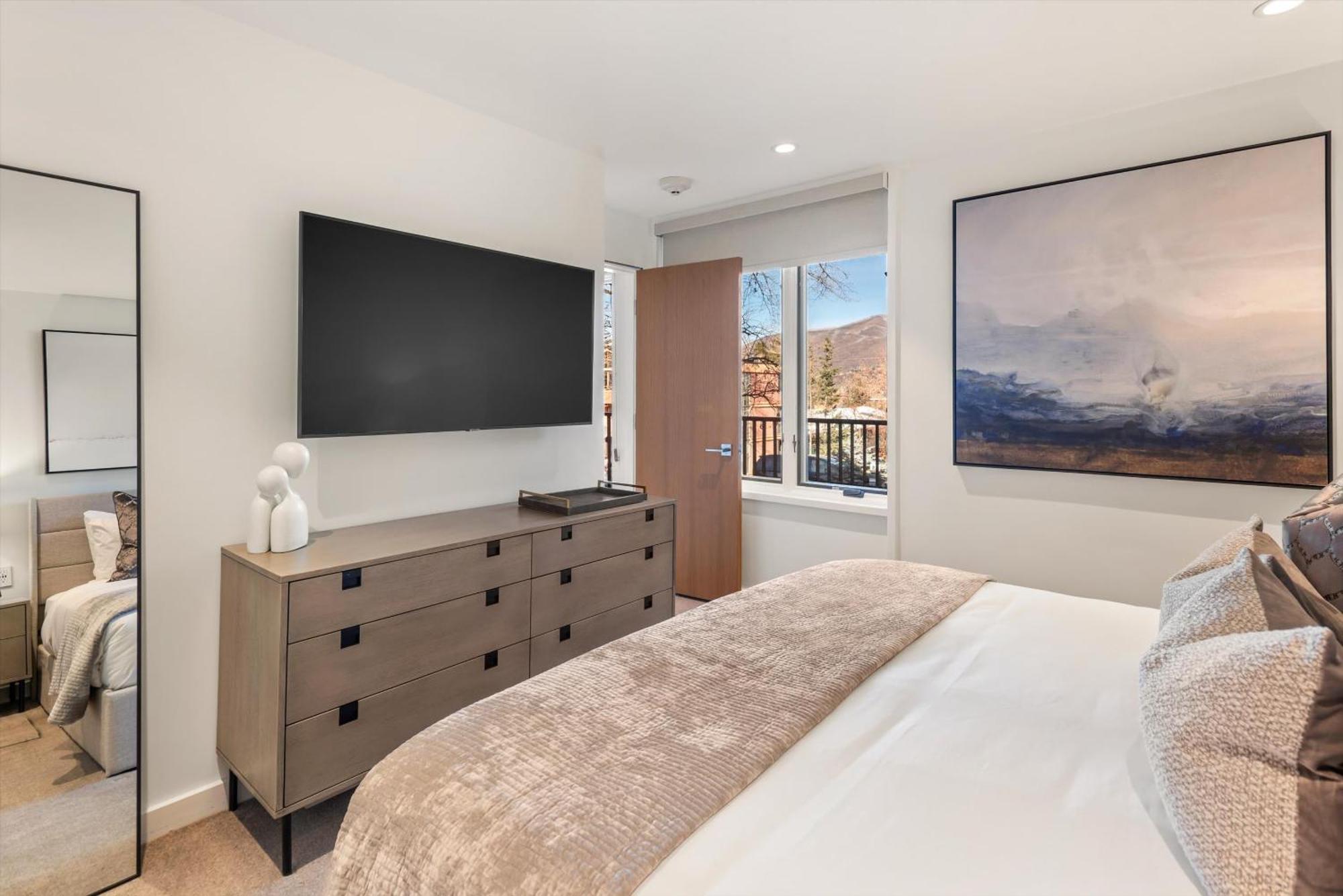 Apartment New Listing 3br 3ba *
