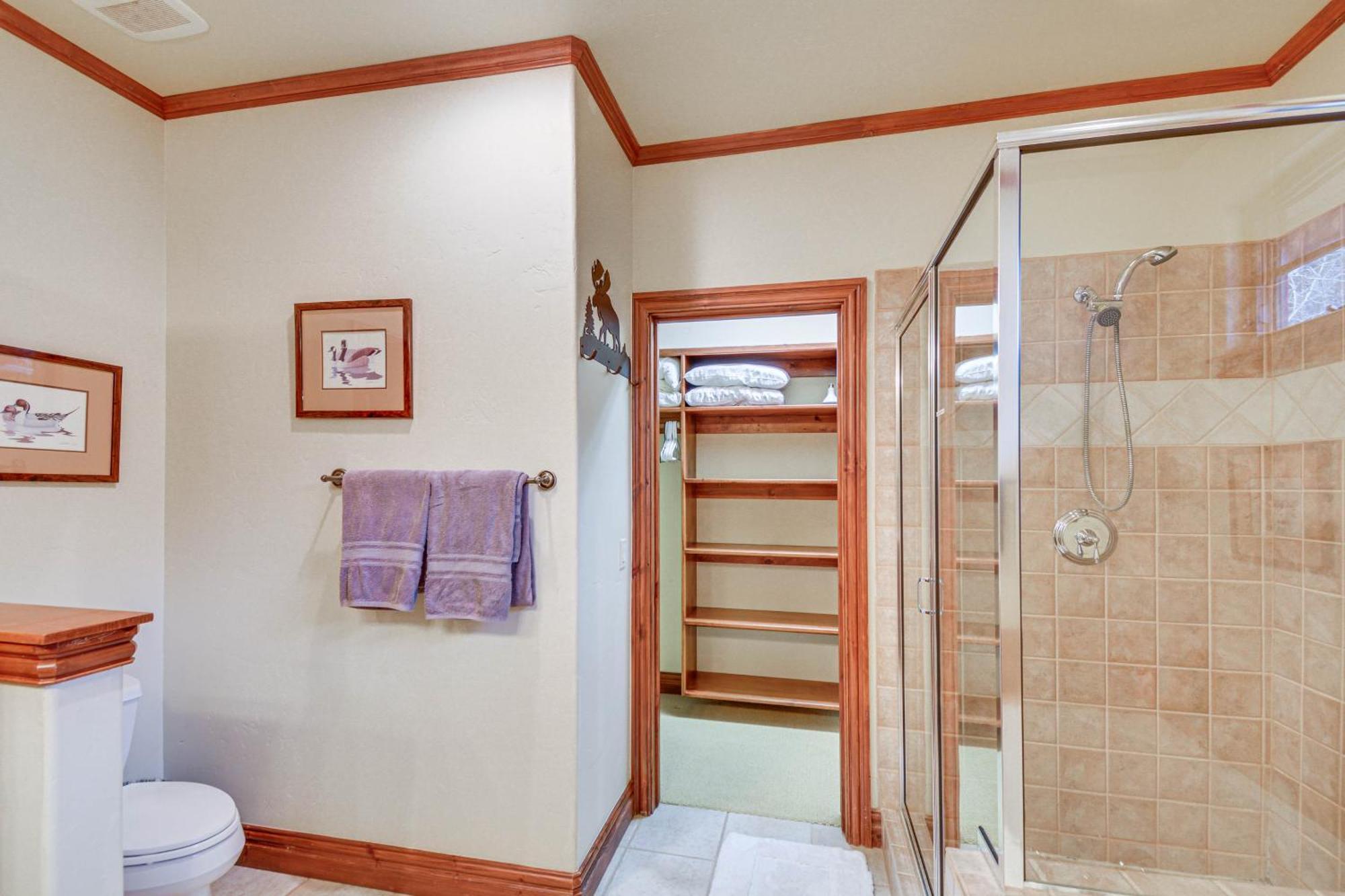 Apartment Cozy Retreat With Private Deck And Pool Access! Avon