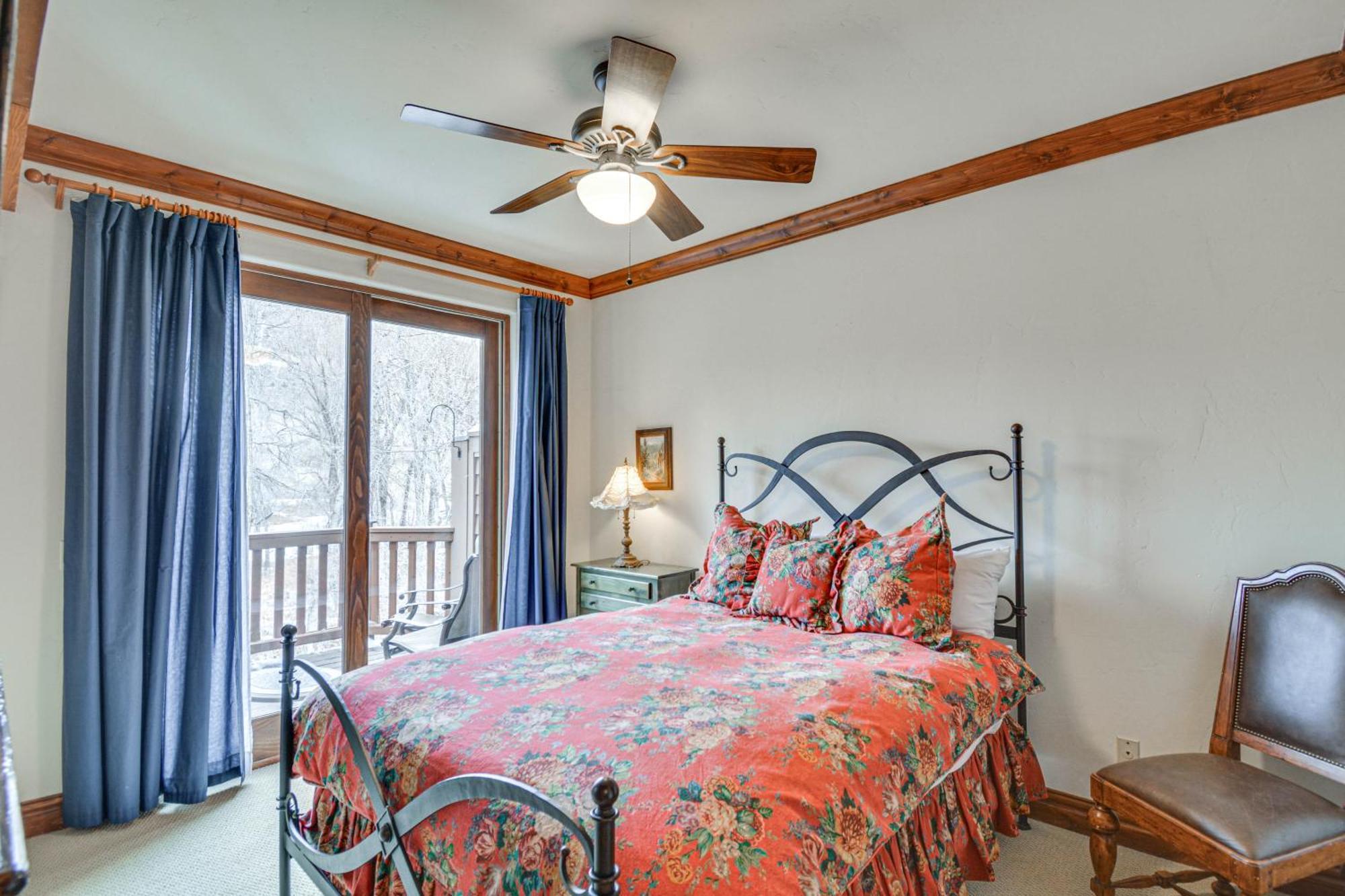 Cozy Retreat With Private Deck And Pool Access! *