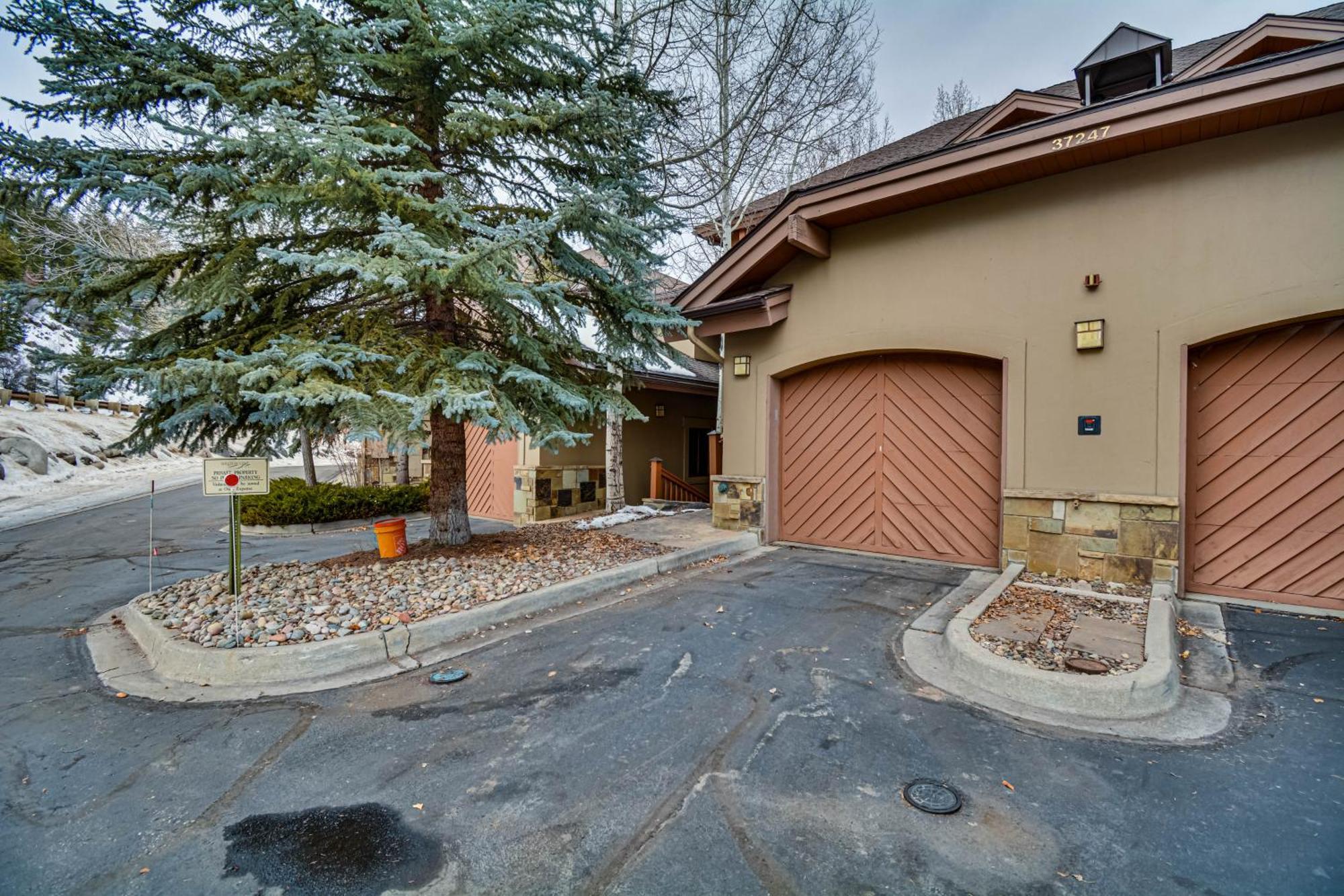 Cozy Retreat With Private Deck And Pool Access! *