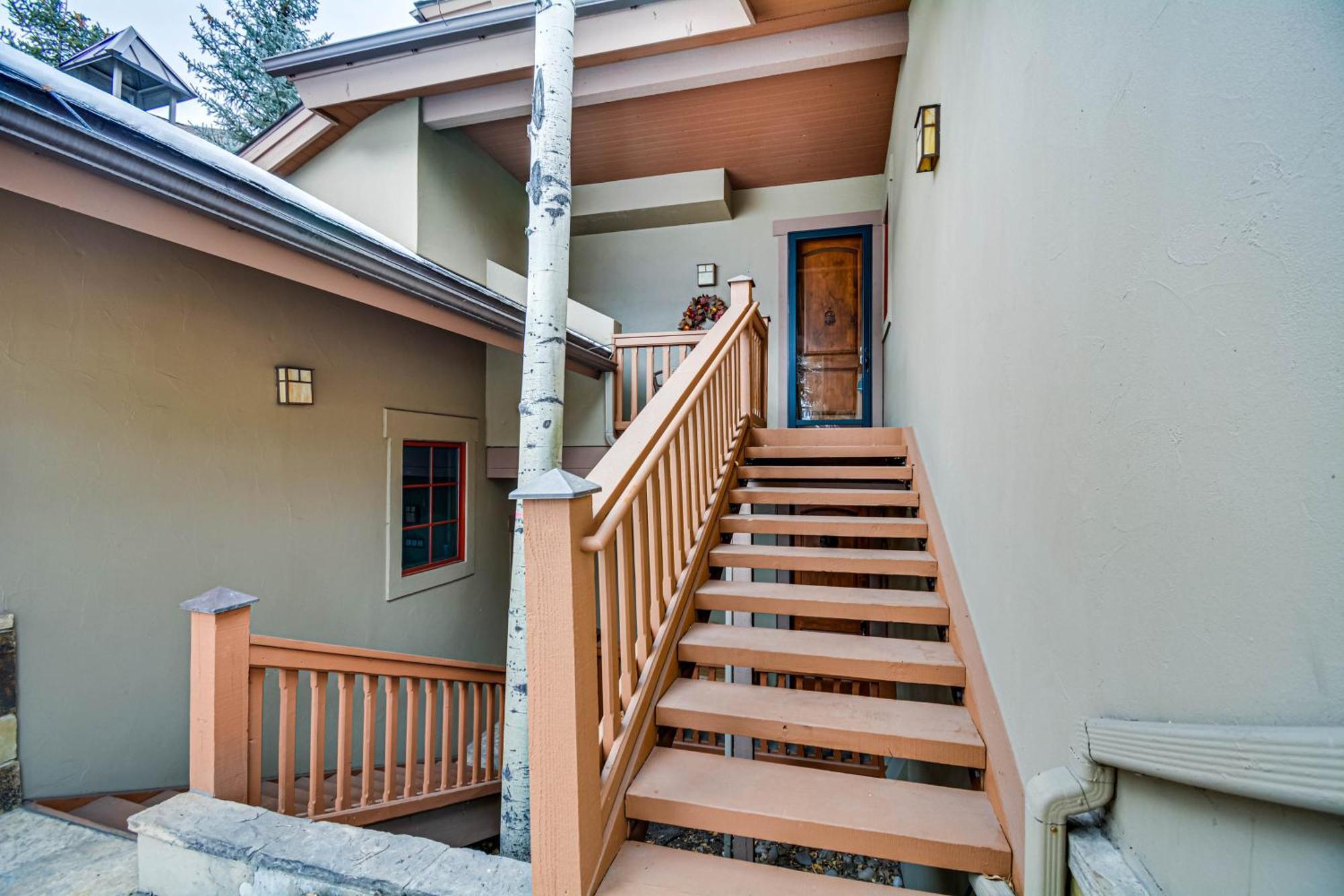 Cozy Retreat With Private Deck And Pool Access! * Avon