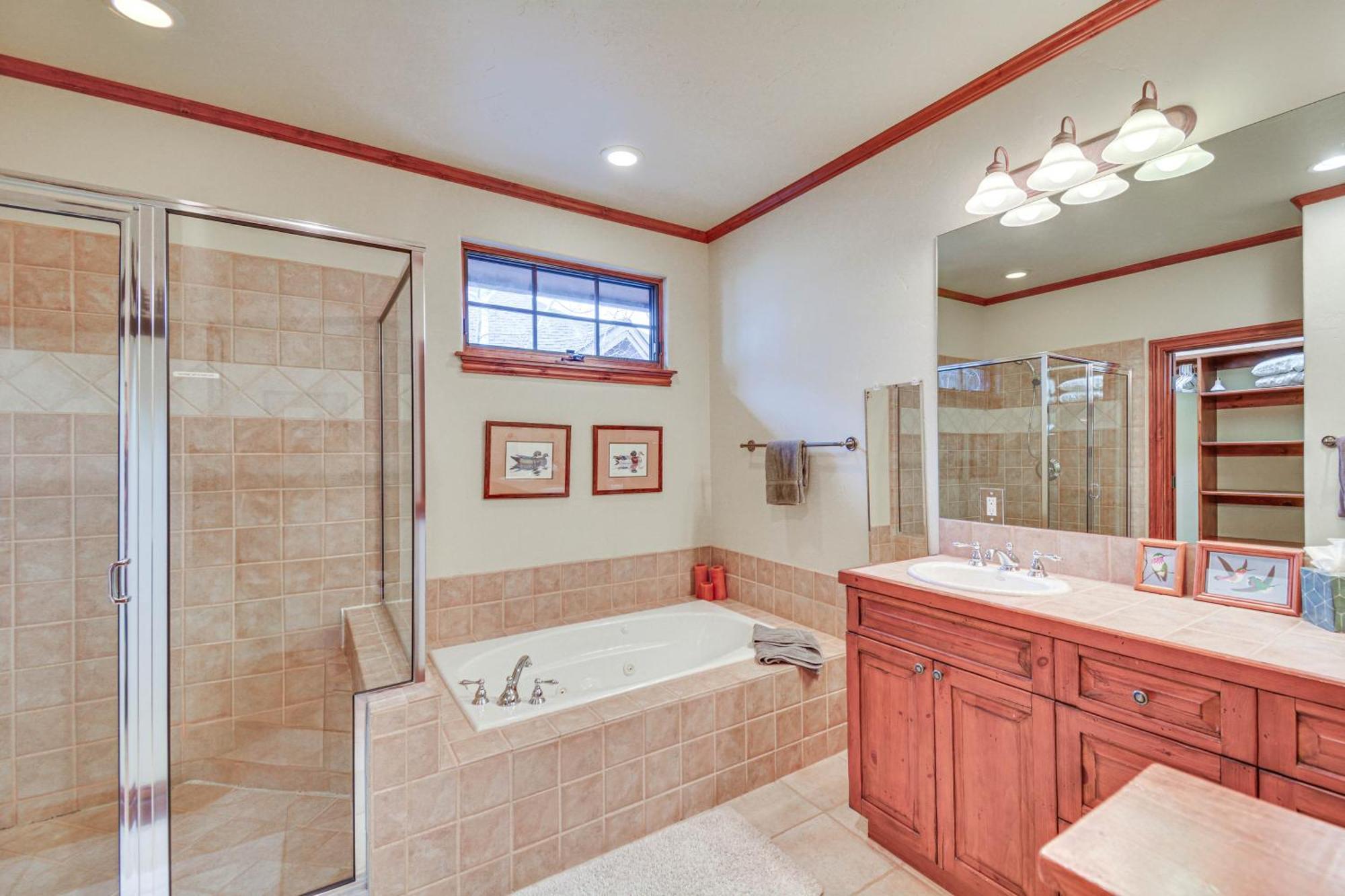 Cozy Retreat With Private Deck And Pool Access! Apartment *