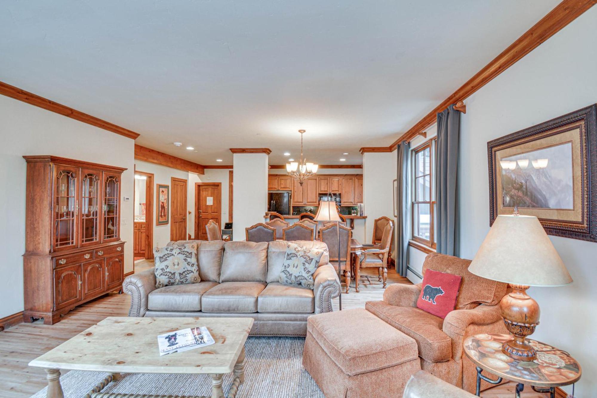 Cozy Retreat With Private Deck And Pool Access! Apartment Avon