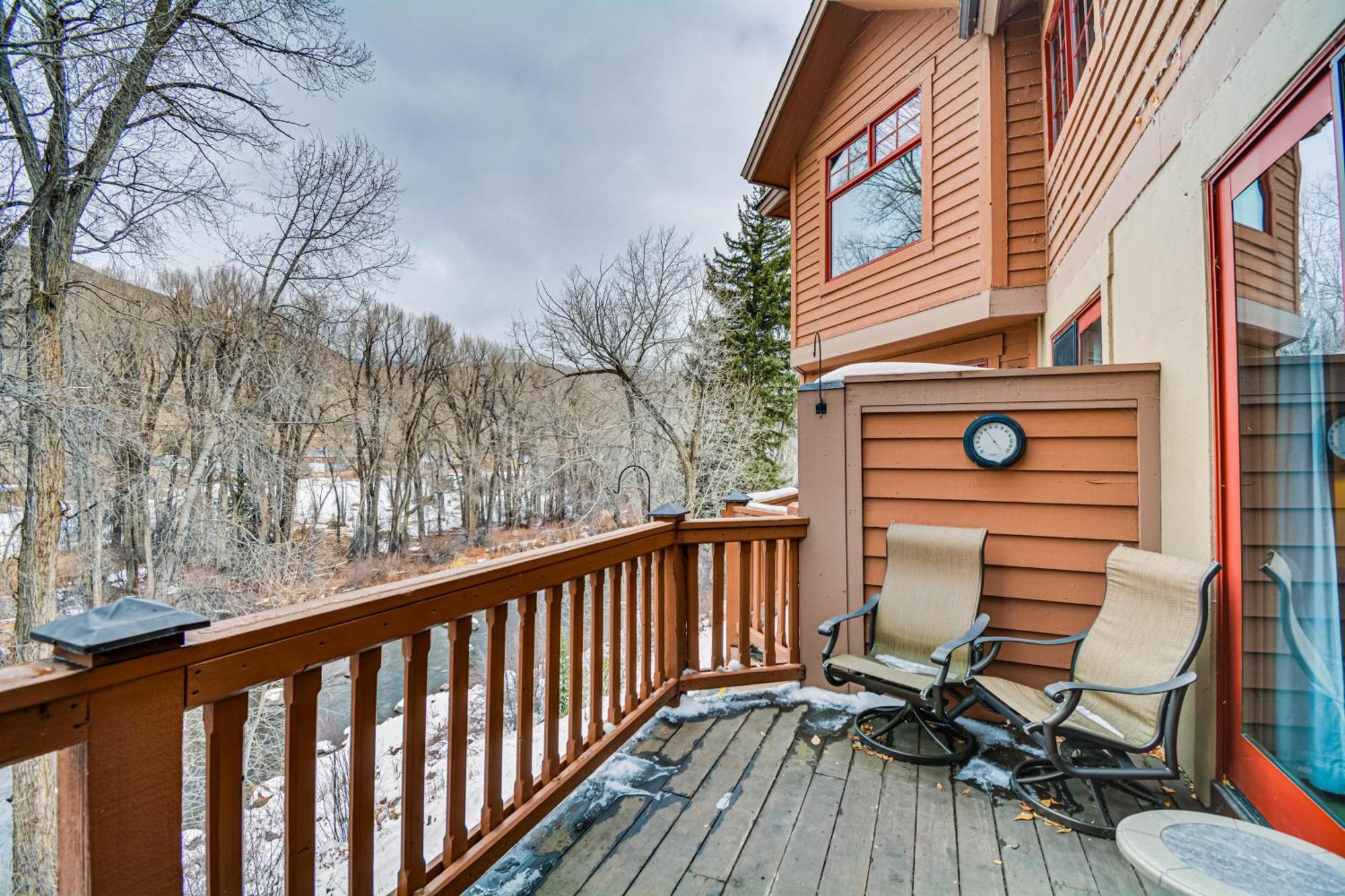 Apartment Cozy Retreat With Private Deck And Pool Access! Avon